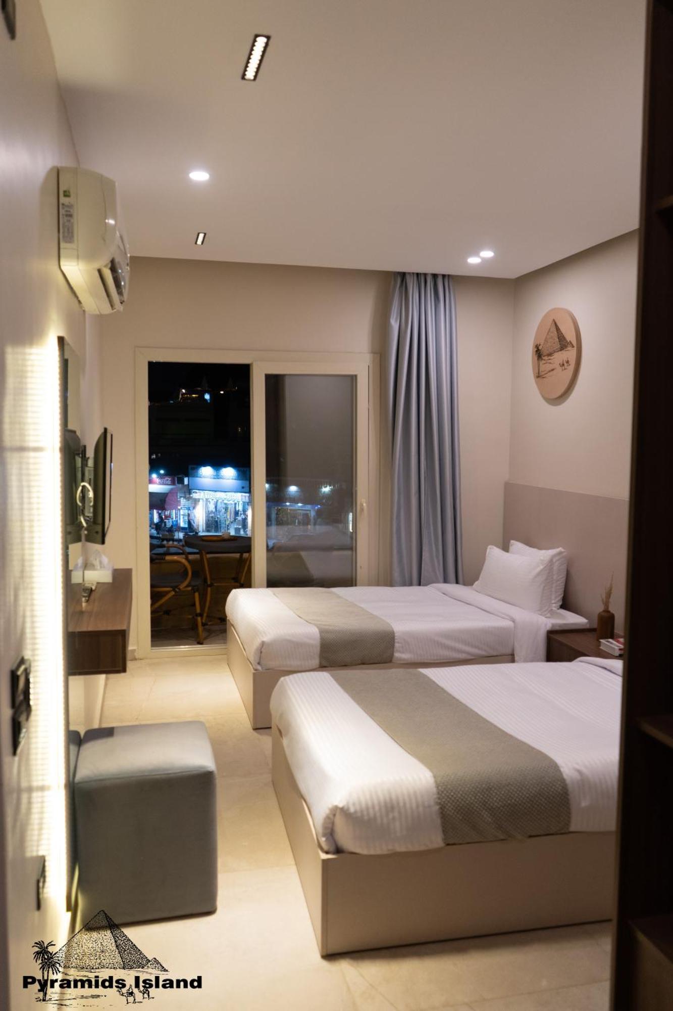 Bed & Breakfast Pyramids Island