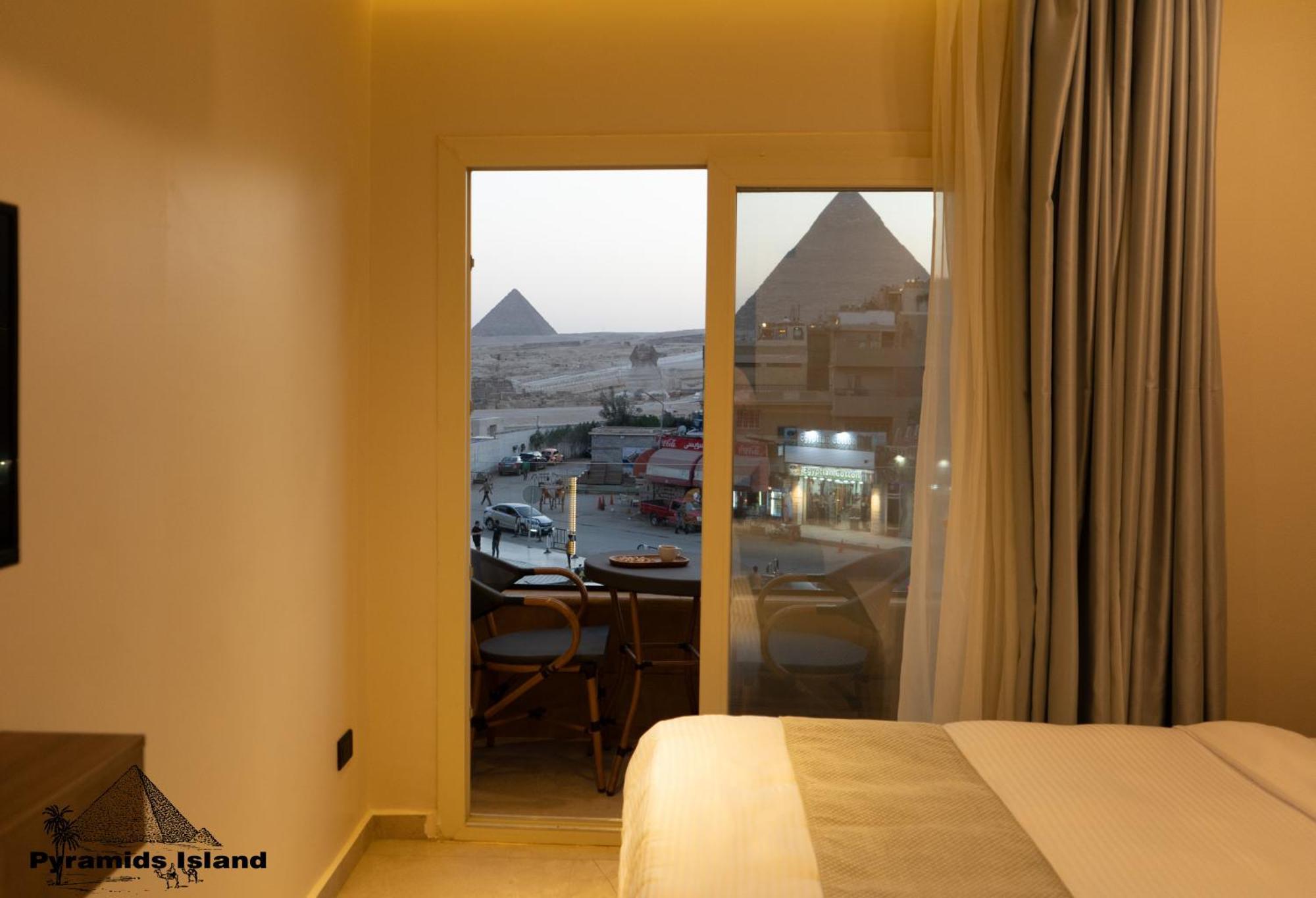 Pyramids Island Bed & Breakfast *
