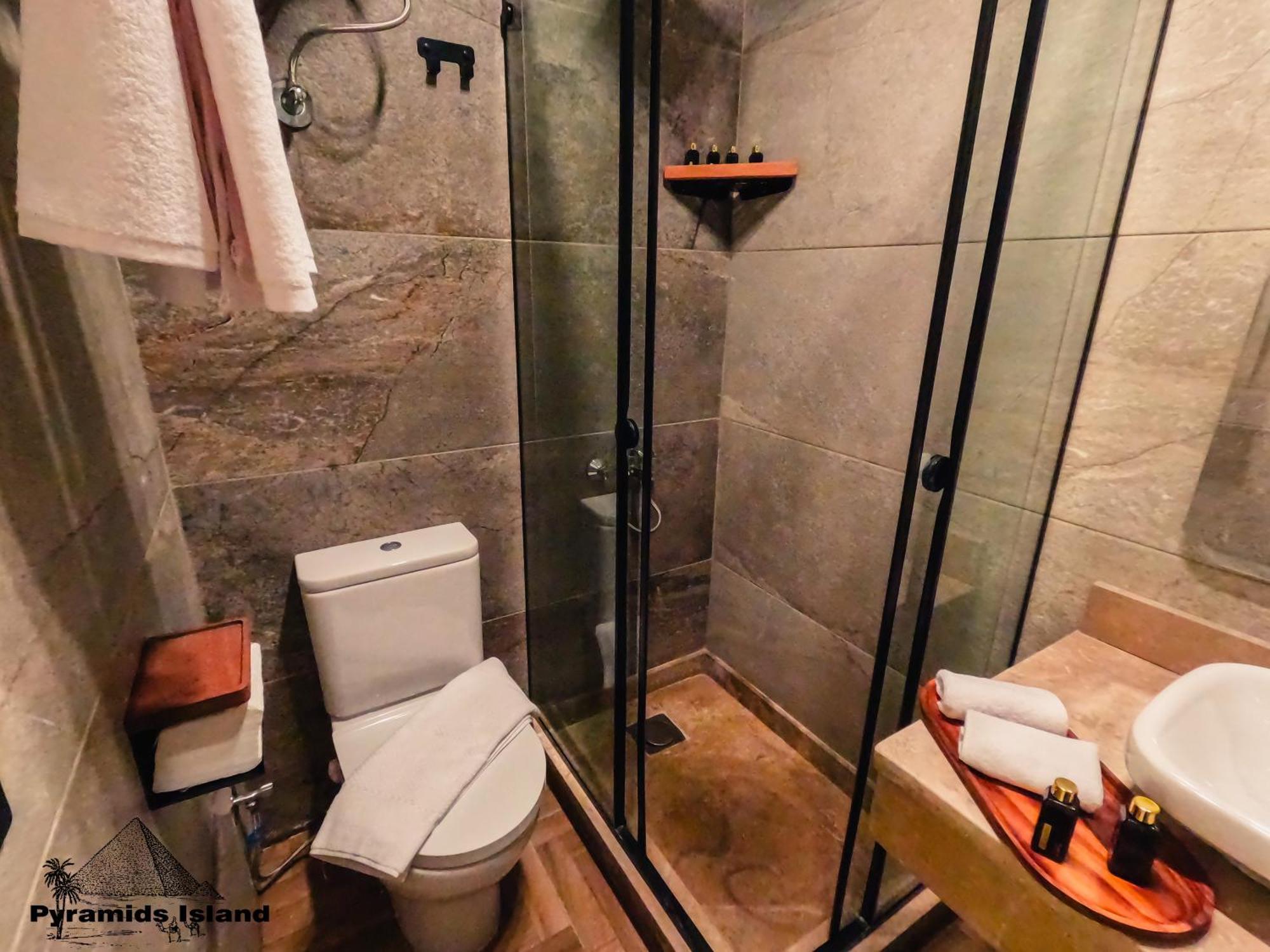 Pyramids Island Bed & Breakfast Kafrat al Jabal