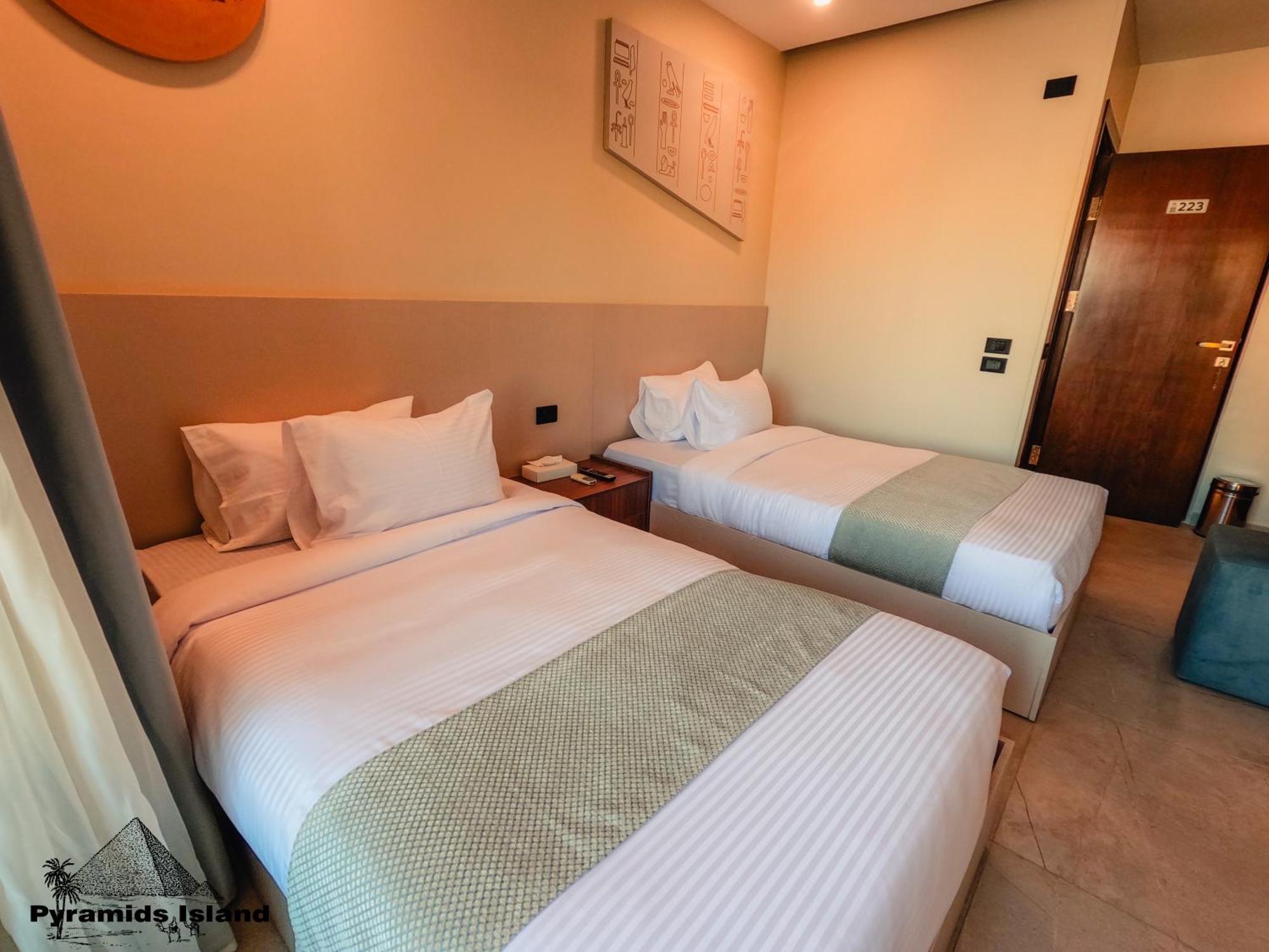 Pyramids Island Bed & Breakfast *