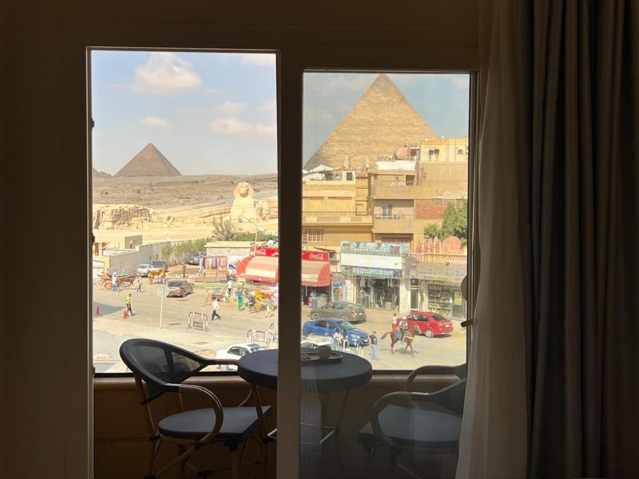 Pyramids Island Bed & Breakfast *