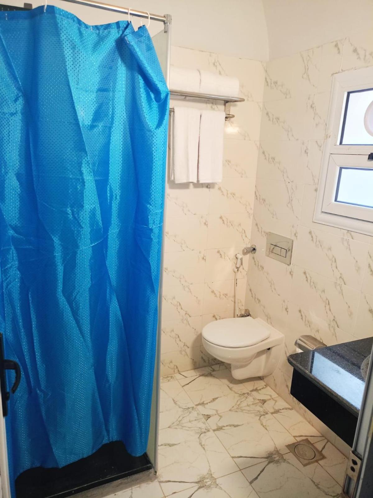 Dolphin Continental Hotel 3*