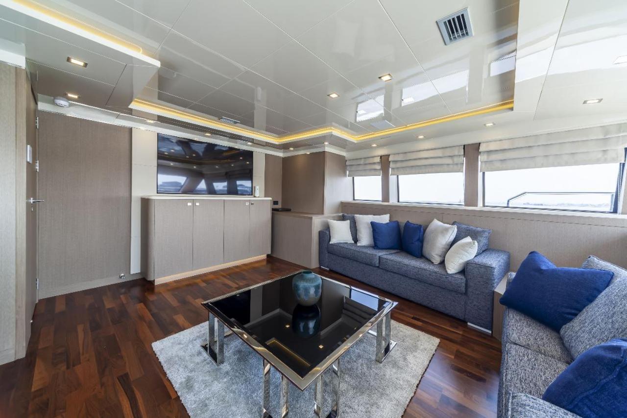 Private Yacht In Marassi Marina Botel *
