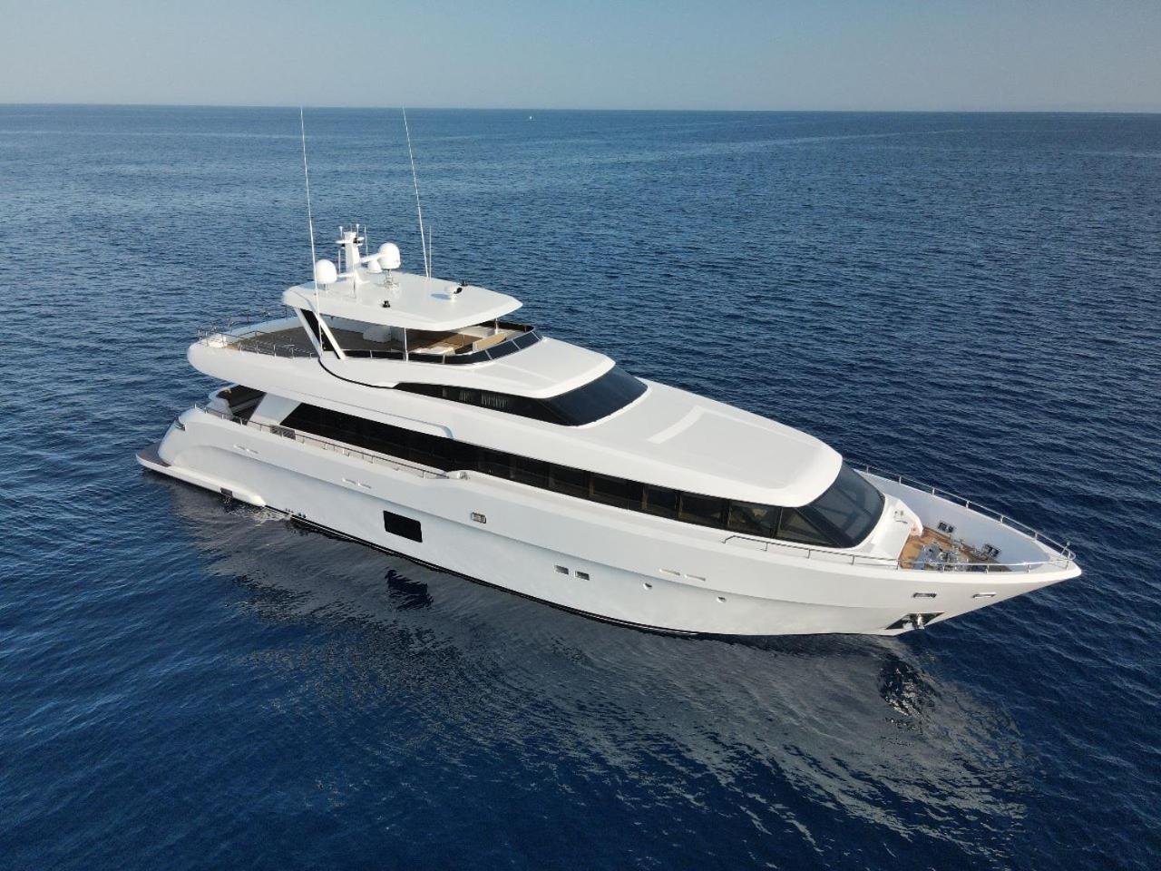 Botel Private Yacht In Marassi Marina El Alamein