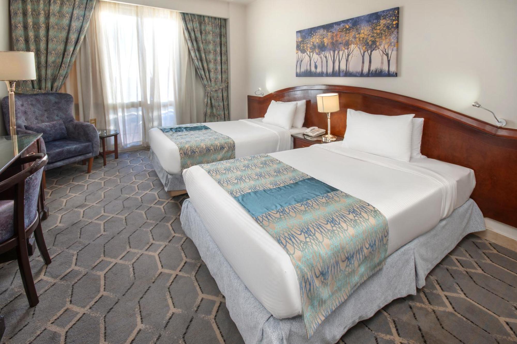 Triumph Plaza 4*