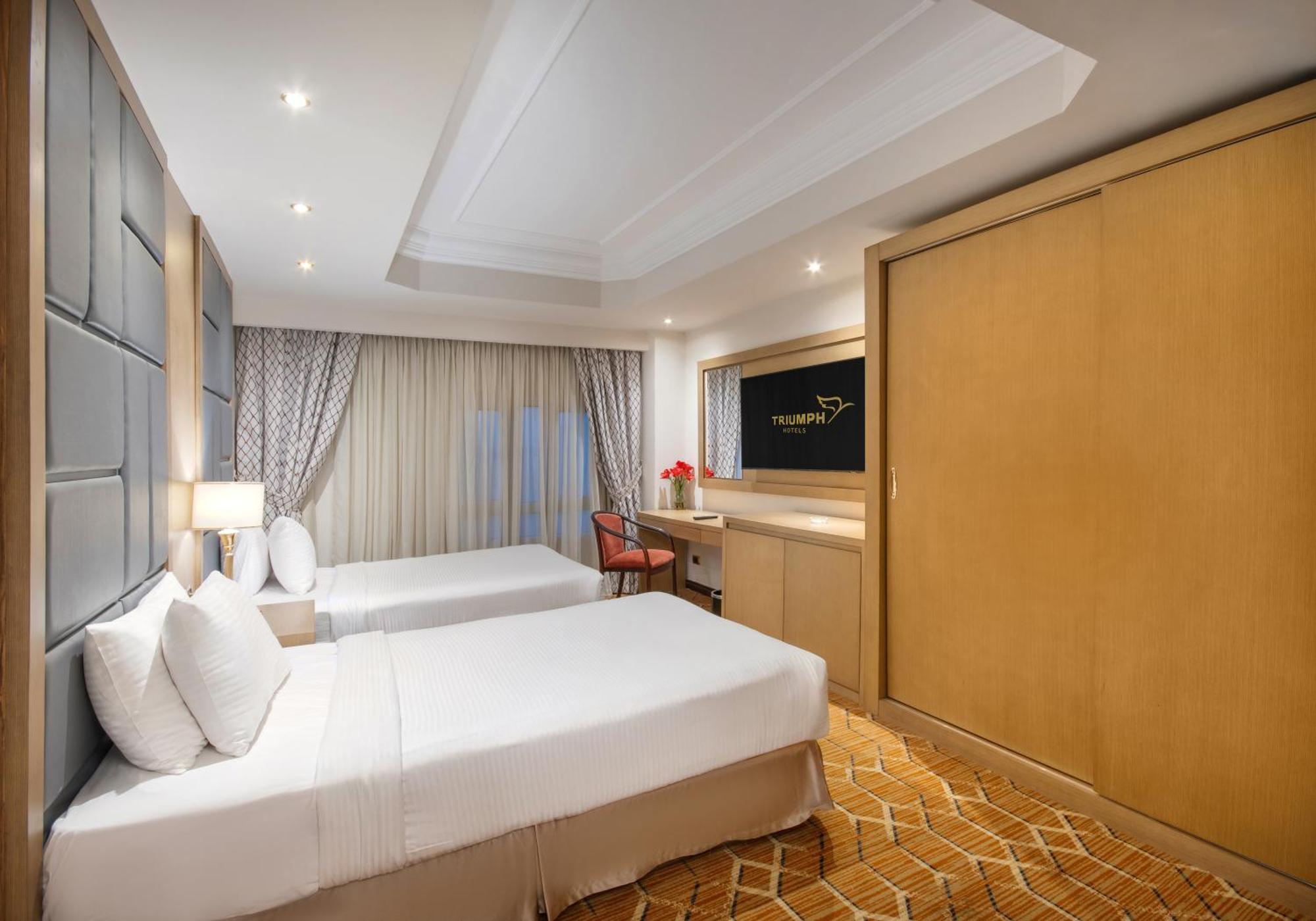 Triumph Plaza 4*