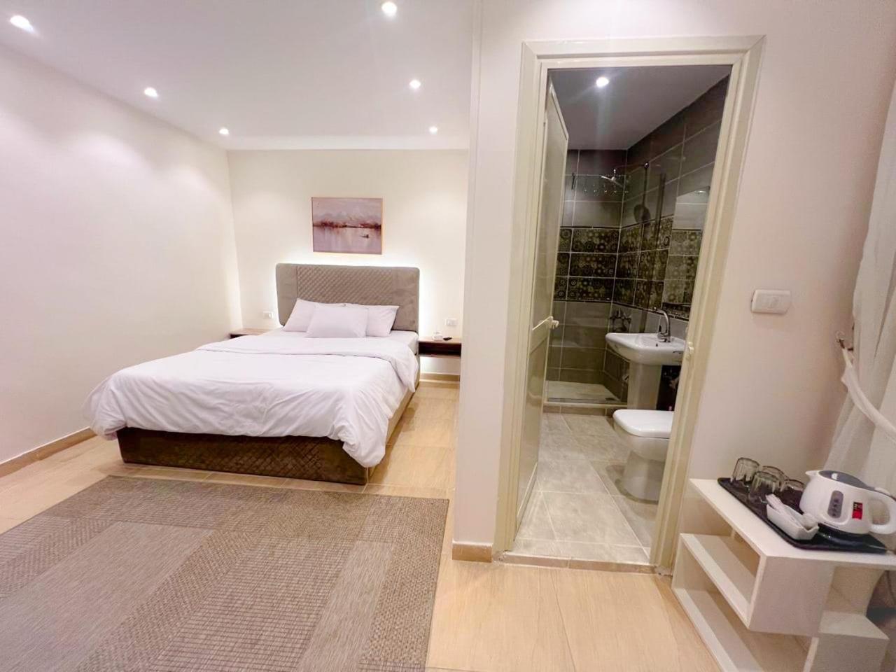 Seven Pyramids Panoramic View Bed & Breakfast *