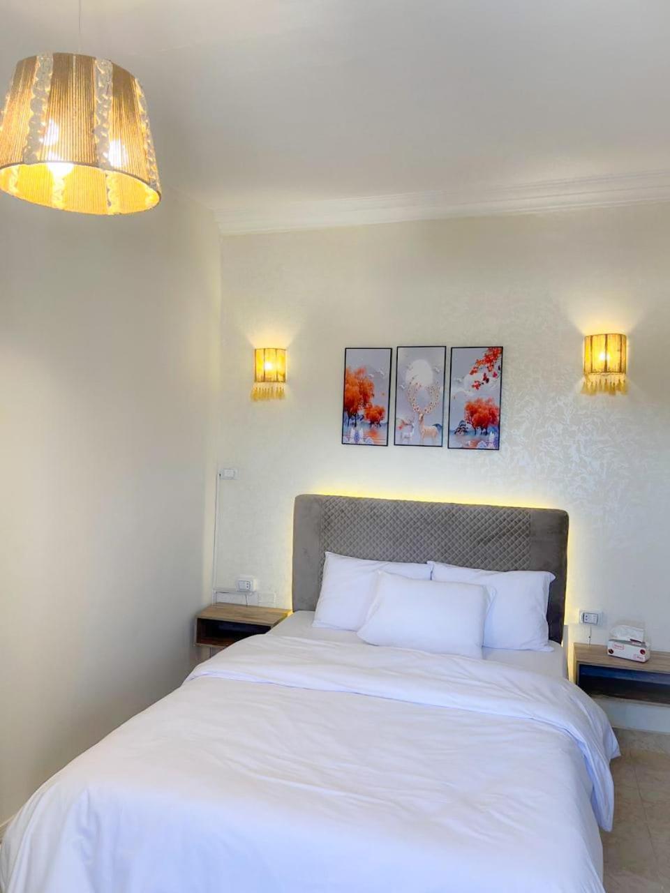 Seven Pyramids Panoramic View Bed & Breakfast Kafrat al Jabal