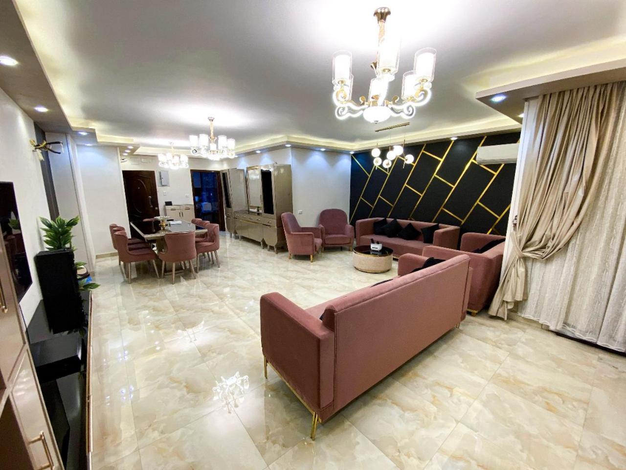 Crown With Fitness And Wellness Apartment
