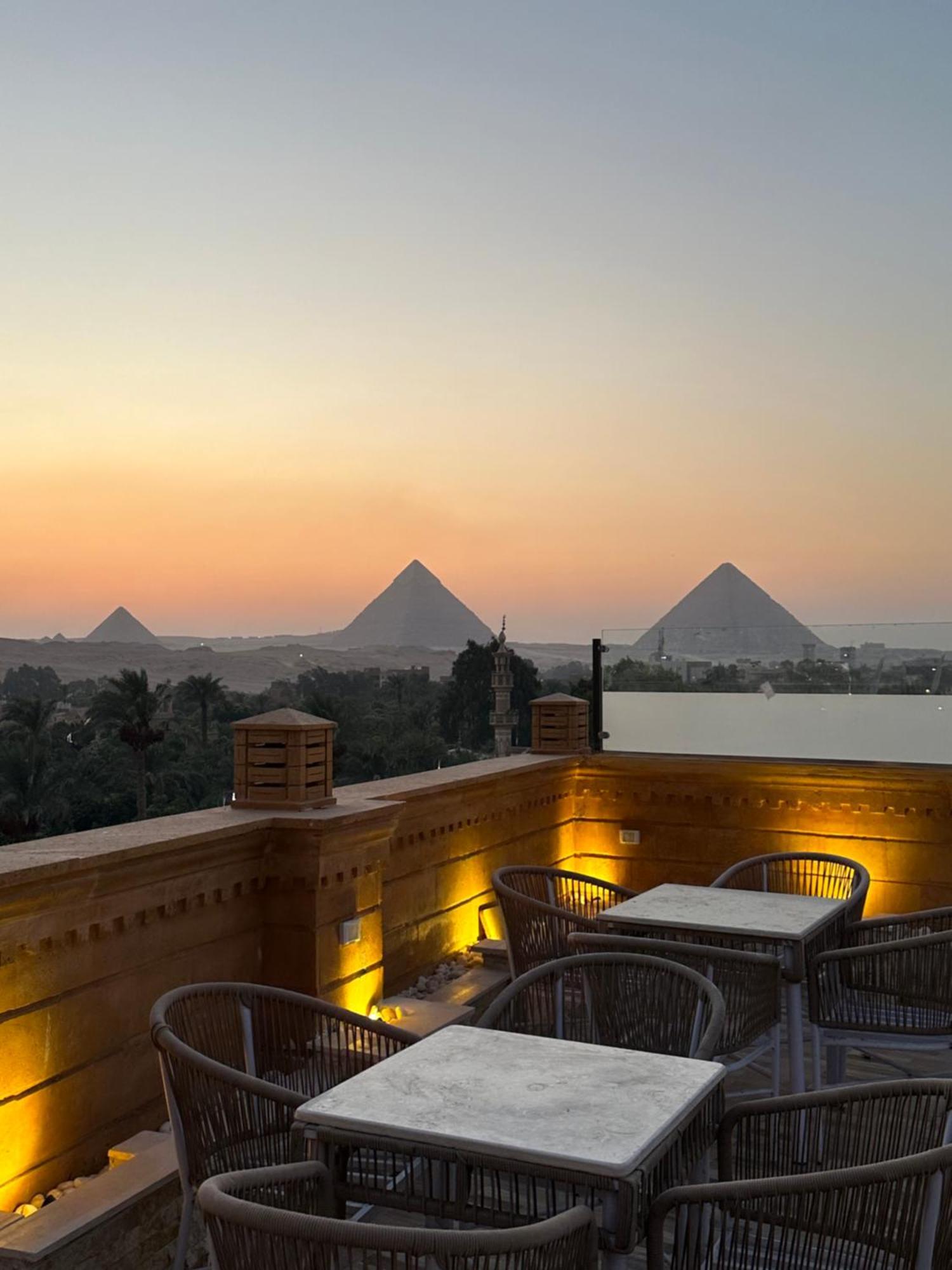 Taj Pyramids View Bed & Breakfast *