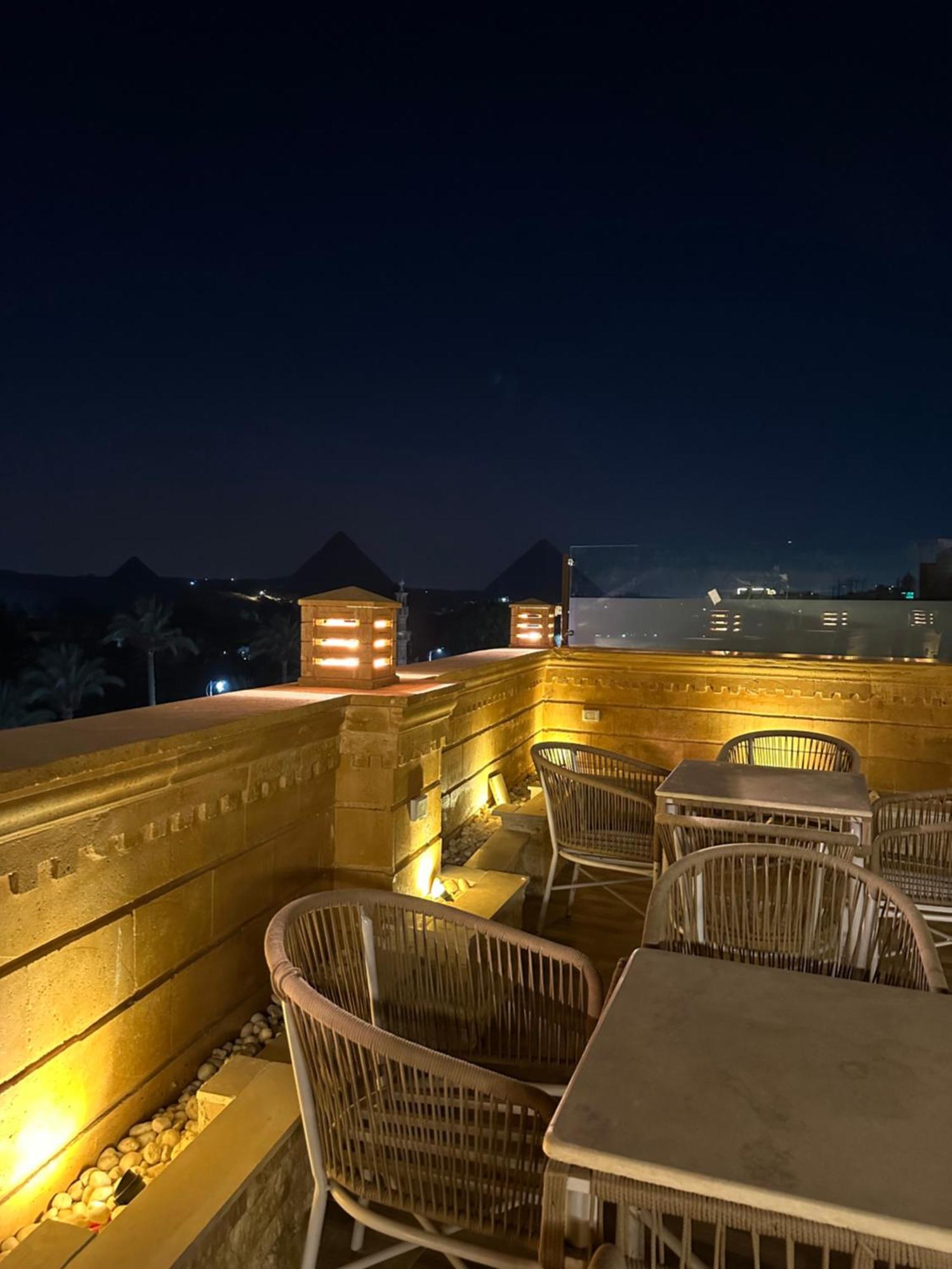 Taj Pyramids View Bed & Breakfast