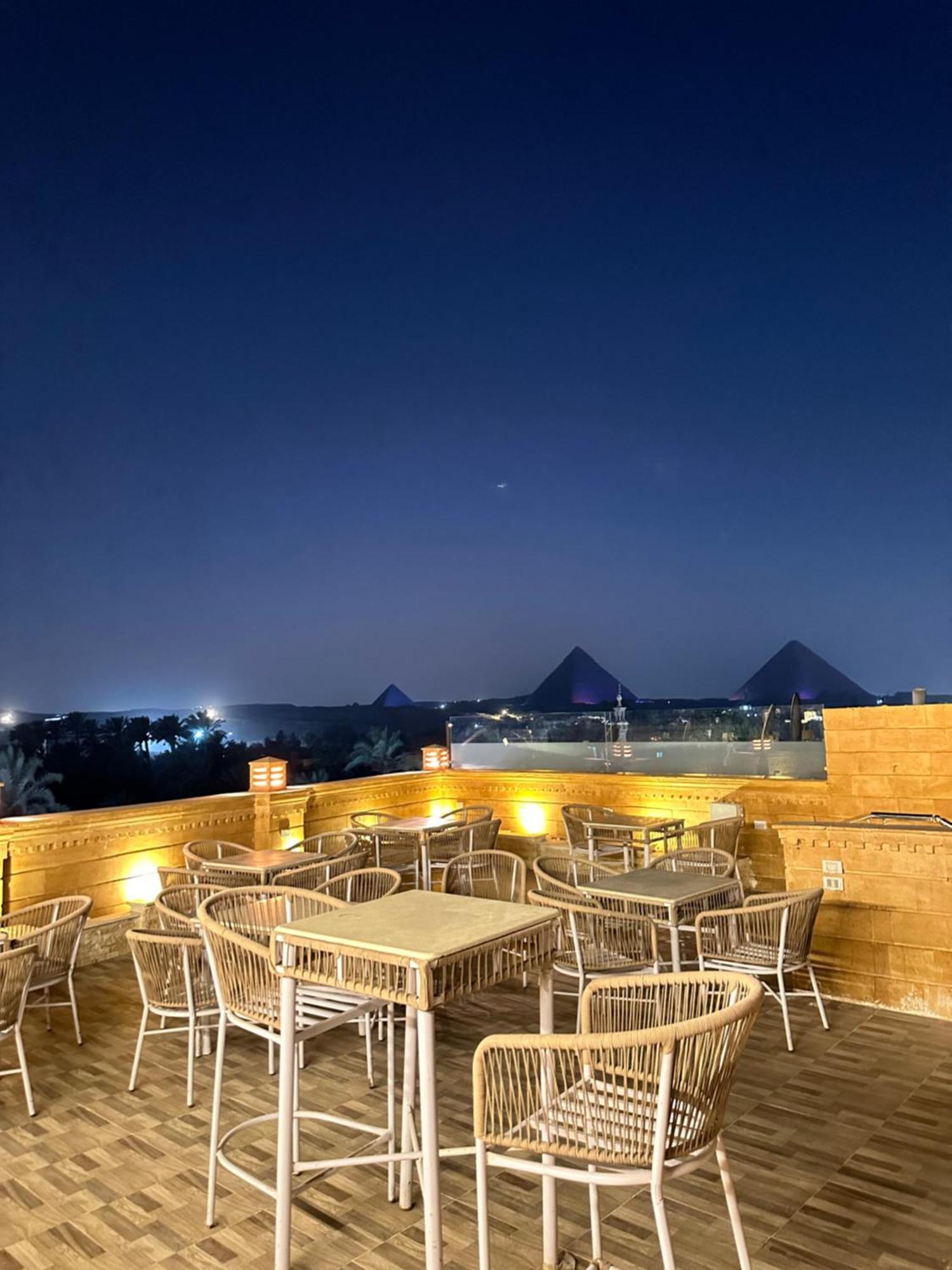 Taj Pyramids View Bed & Breakfast *