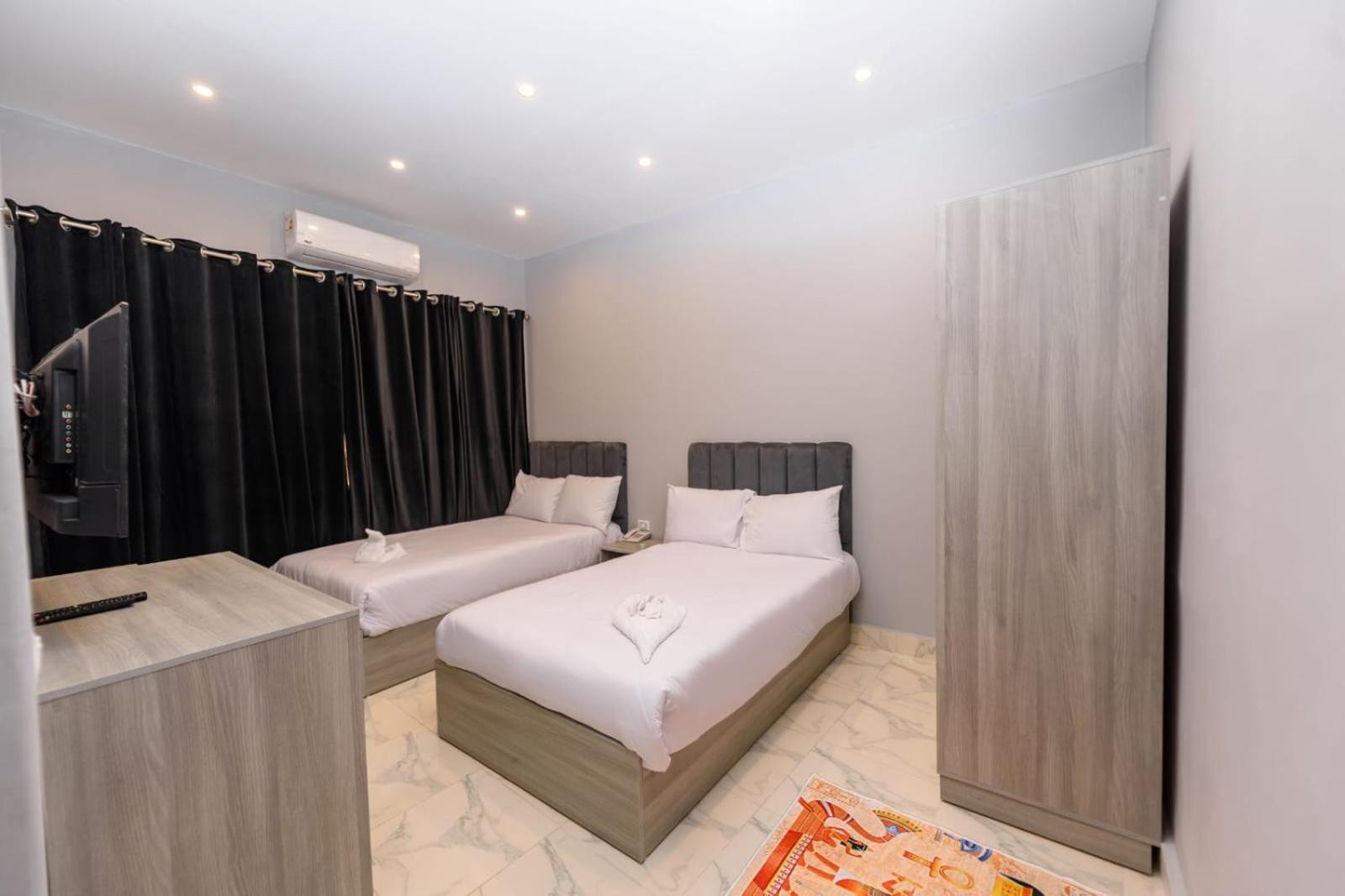 Habu Pyramids View 4* Kafret el-Gabal