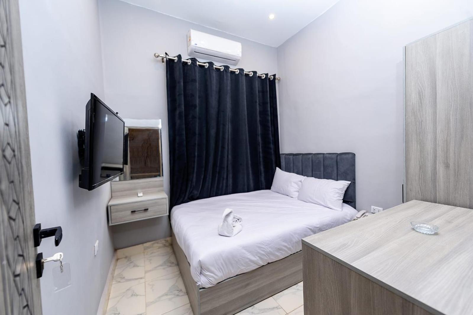 Habu Pyramids View 4* Kafret el-Gabal