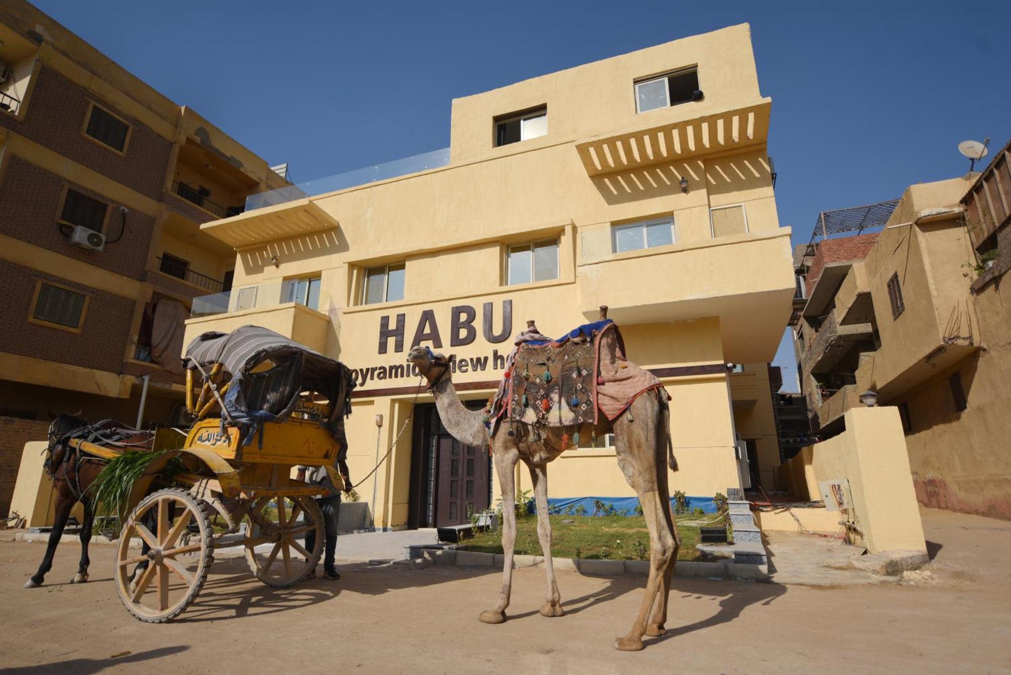 Habu Pyramids View 4* Kafret el-Gabal