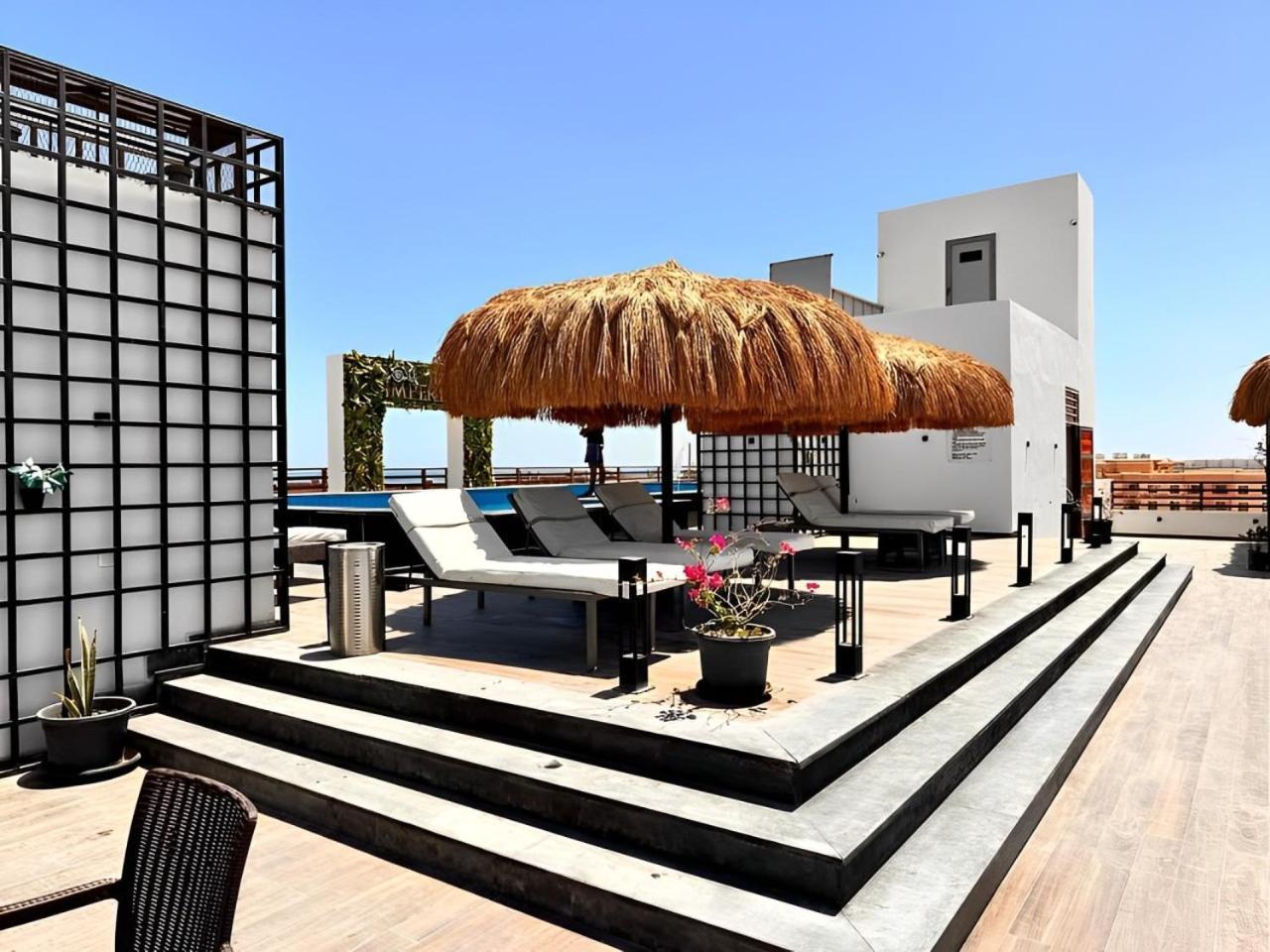Apartment Sanctuary Sunlit Haven With 4 Pools, Rooftop Sunsets & Gourmet Bites Steps Away