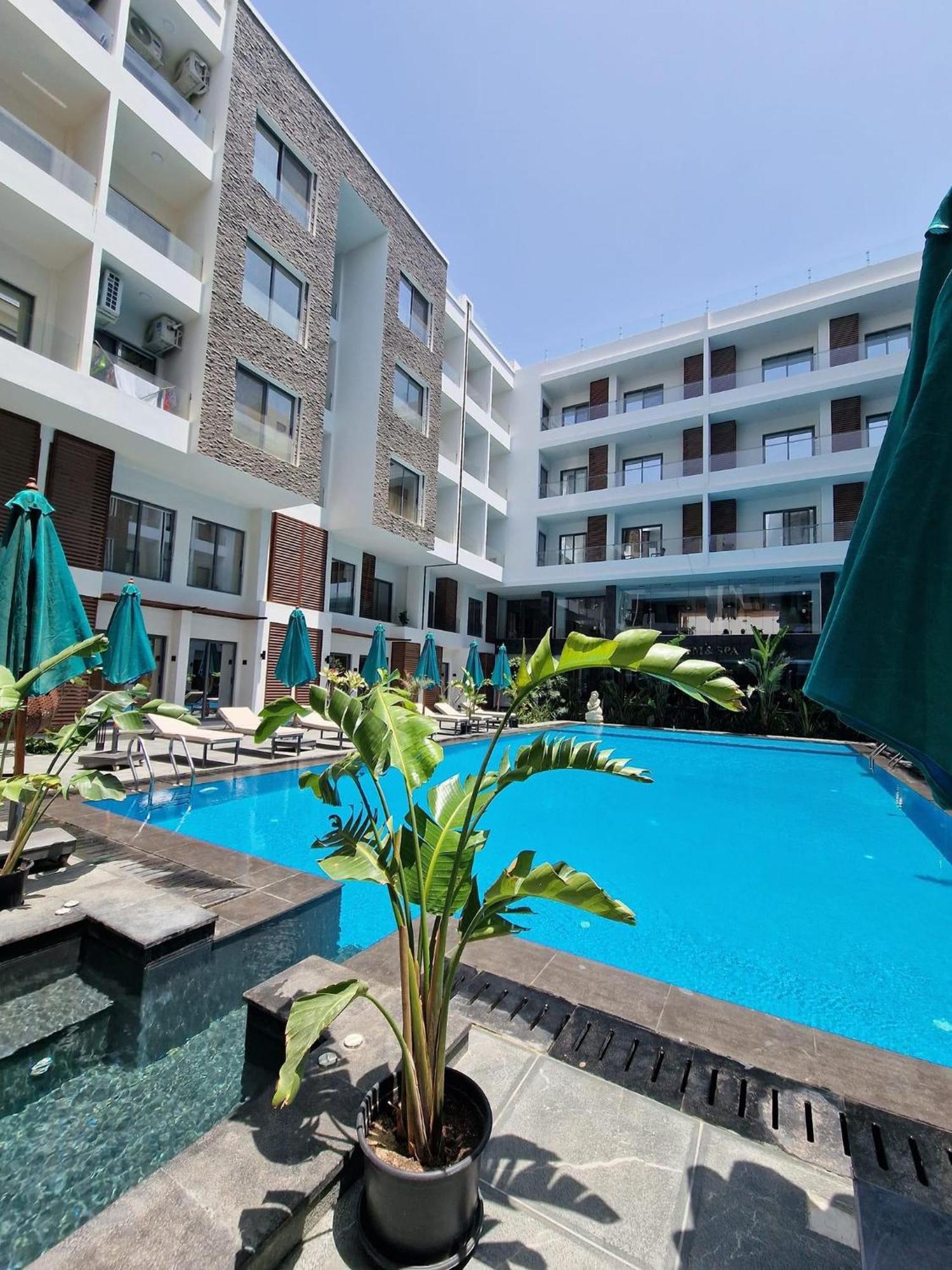 Apartment Sanctuary Sunlit Haven With 4 Pools, Rooftop Sunsets & Gourmet Bites Steps Away