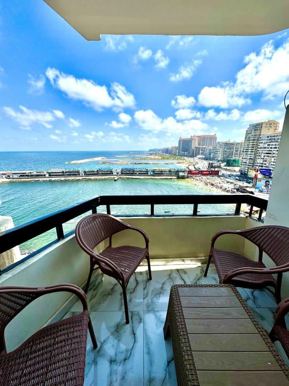Luxury Gleem 3 Direct Sea View *