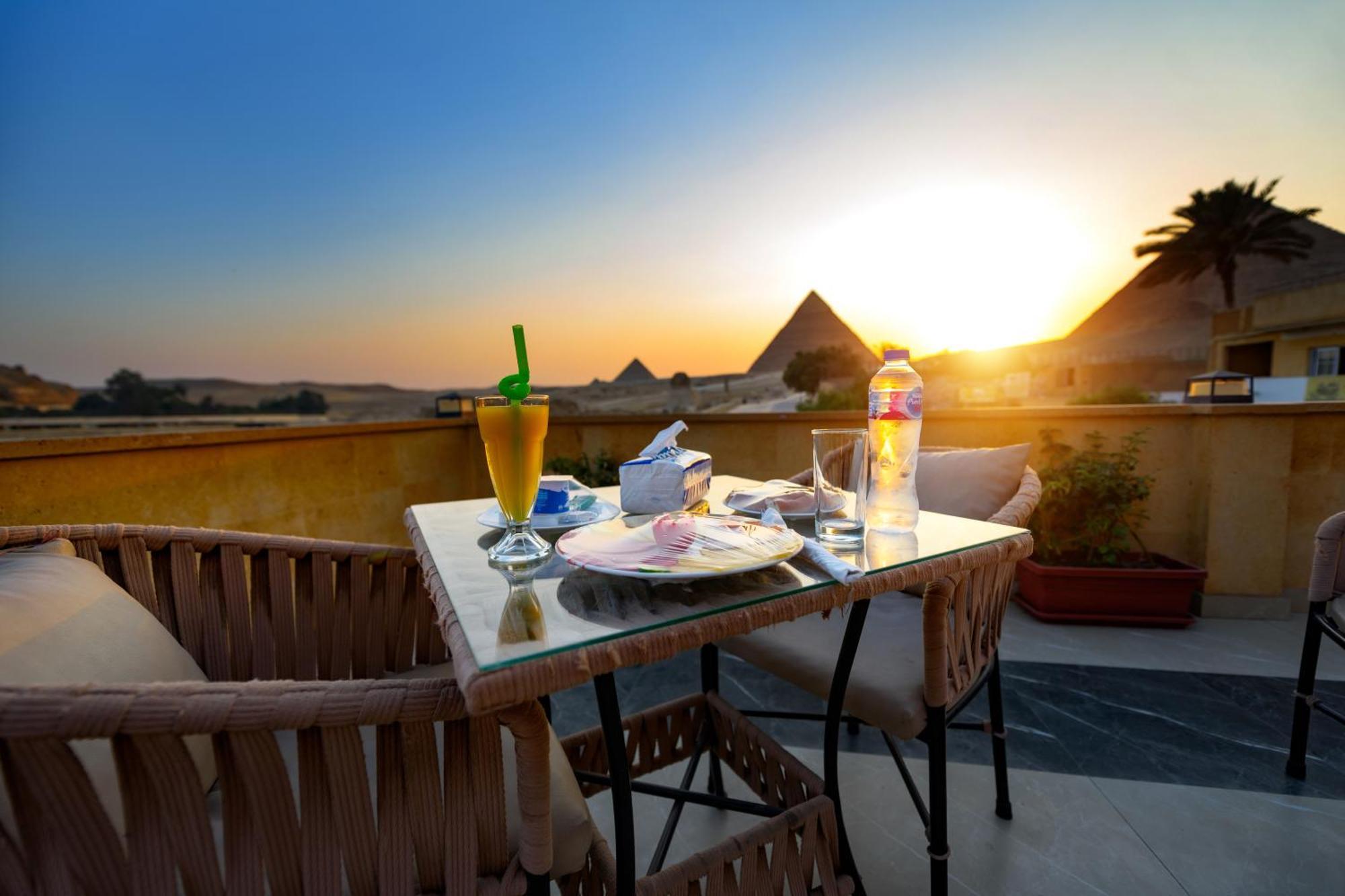 The Gate Front Pyramids & Sphinx View Hotel Kafret el-Gabal