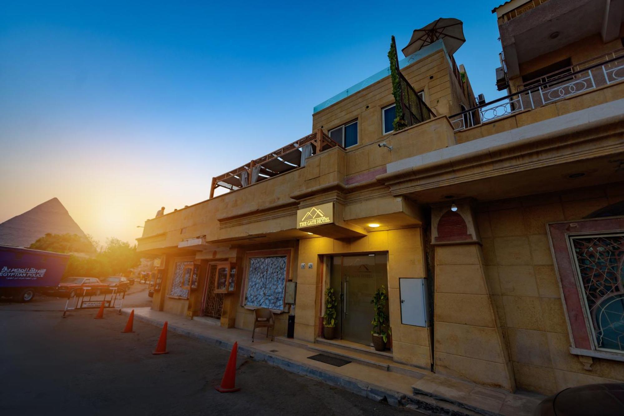 The Gate Front Pyramids & Sphinx View Hotel