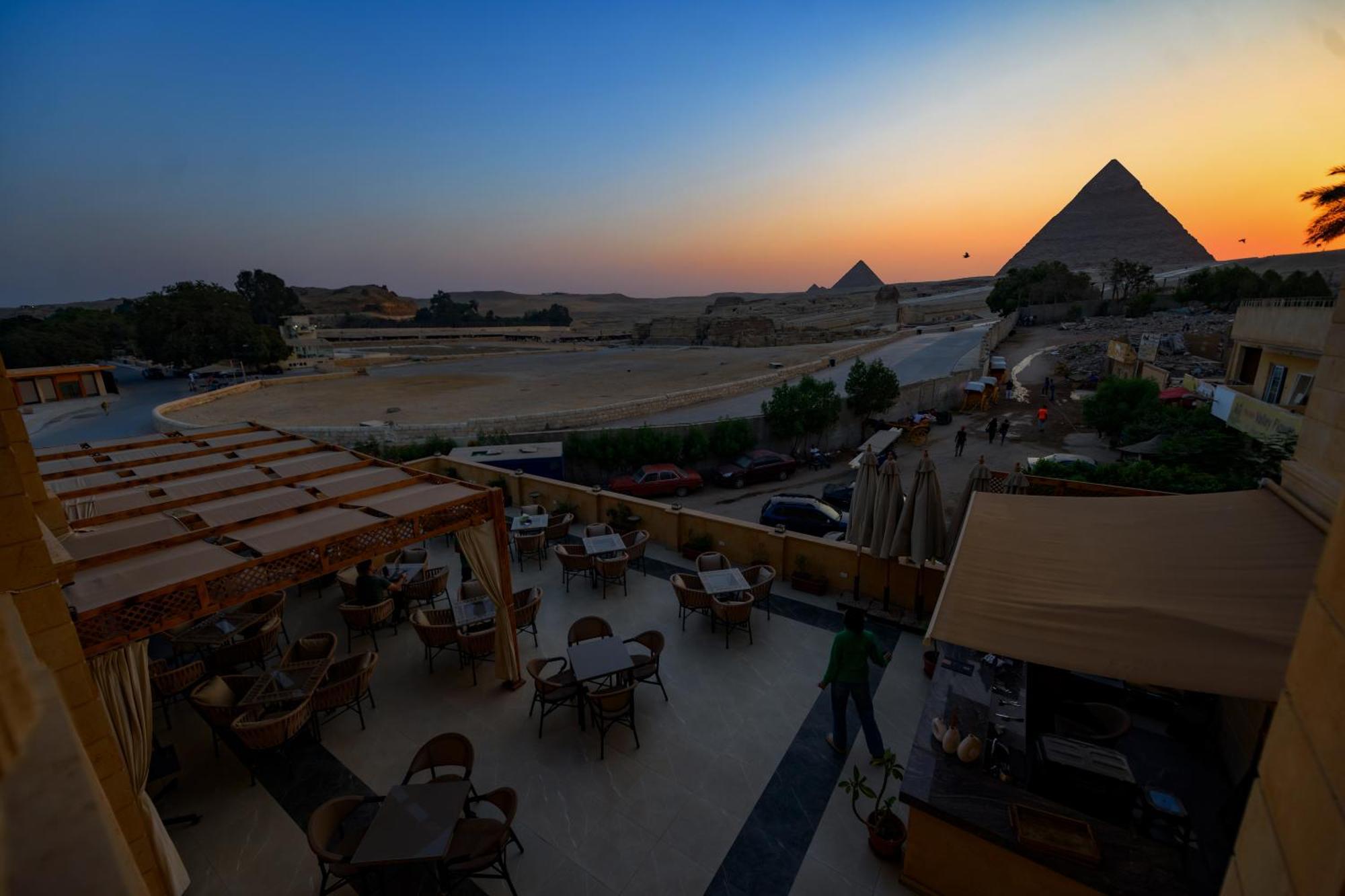 The Gate Front Pyramids & Sphinx View Hotel *