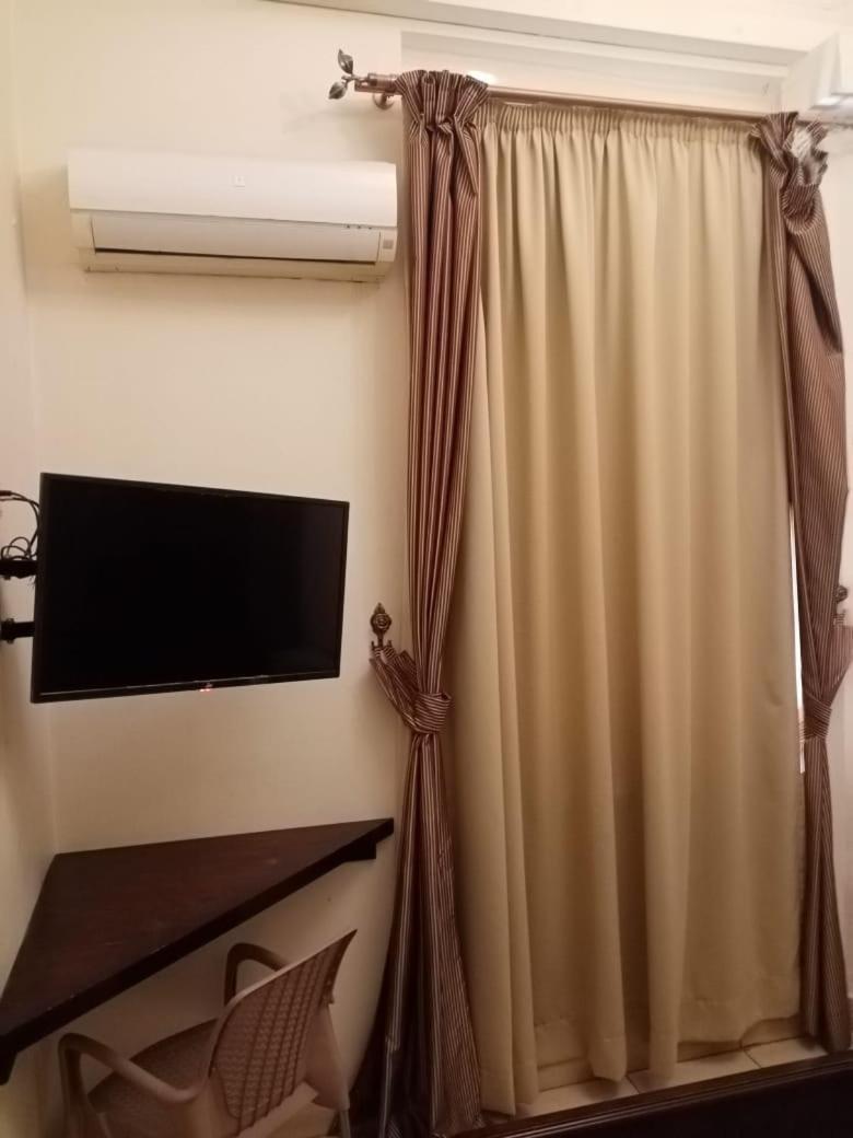 Hostel Triomphe *