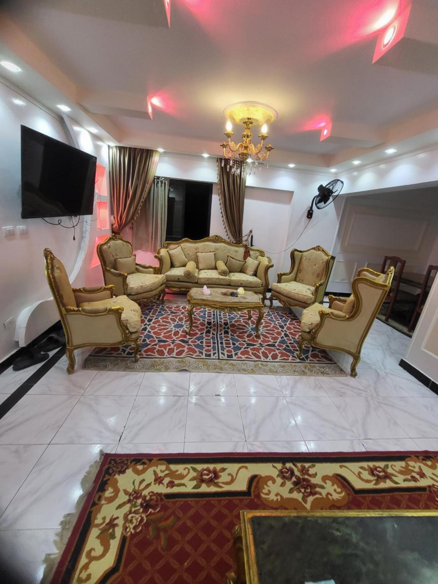 Apartment شقه فى ميامى بالاسكندريه مطله على البحر *