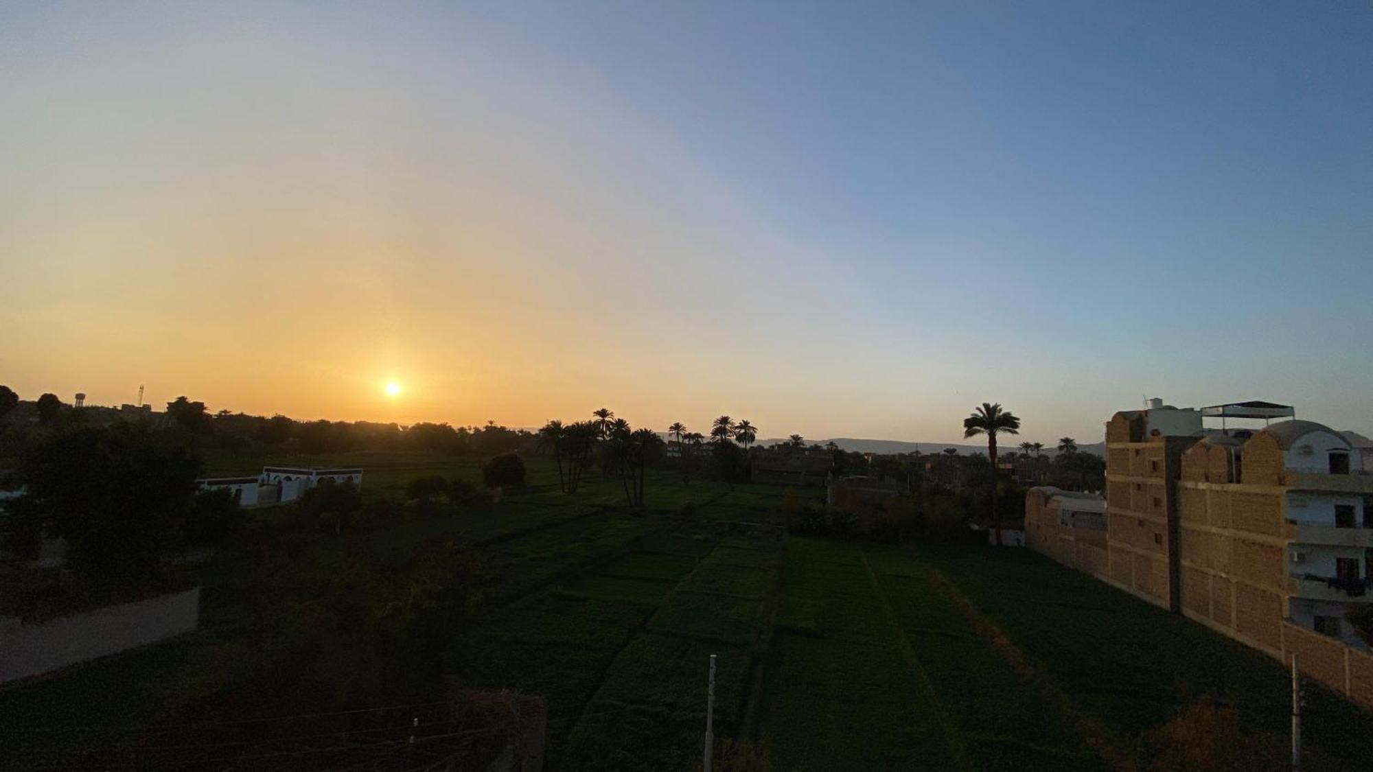 Sun Wing - * Luxor