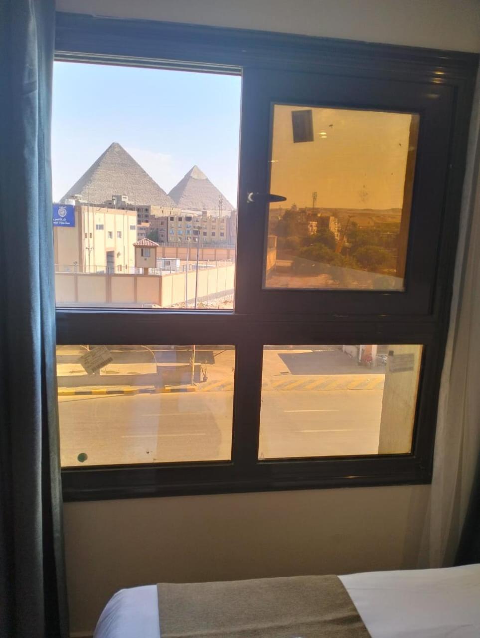 Hotel Pyramid Front