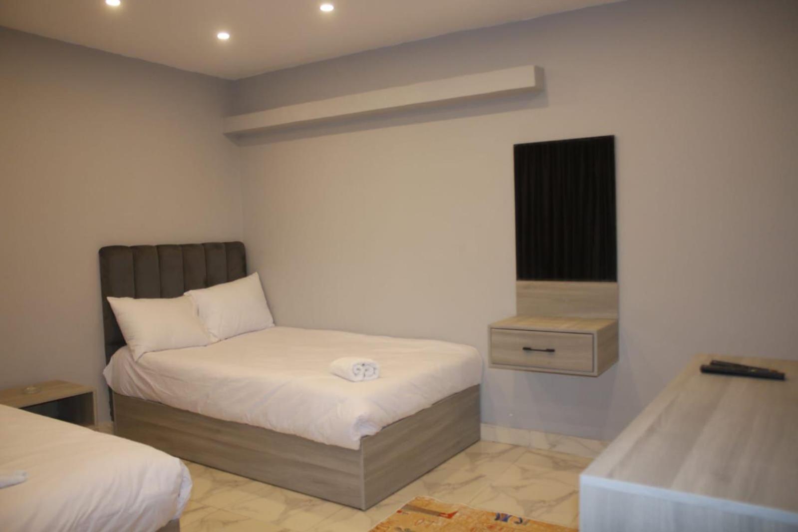 Habu Pyramids View 4* Kafret el-Gabal