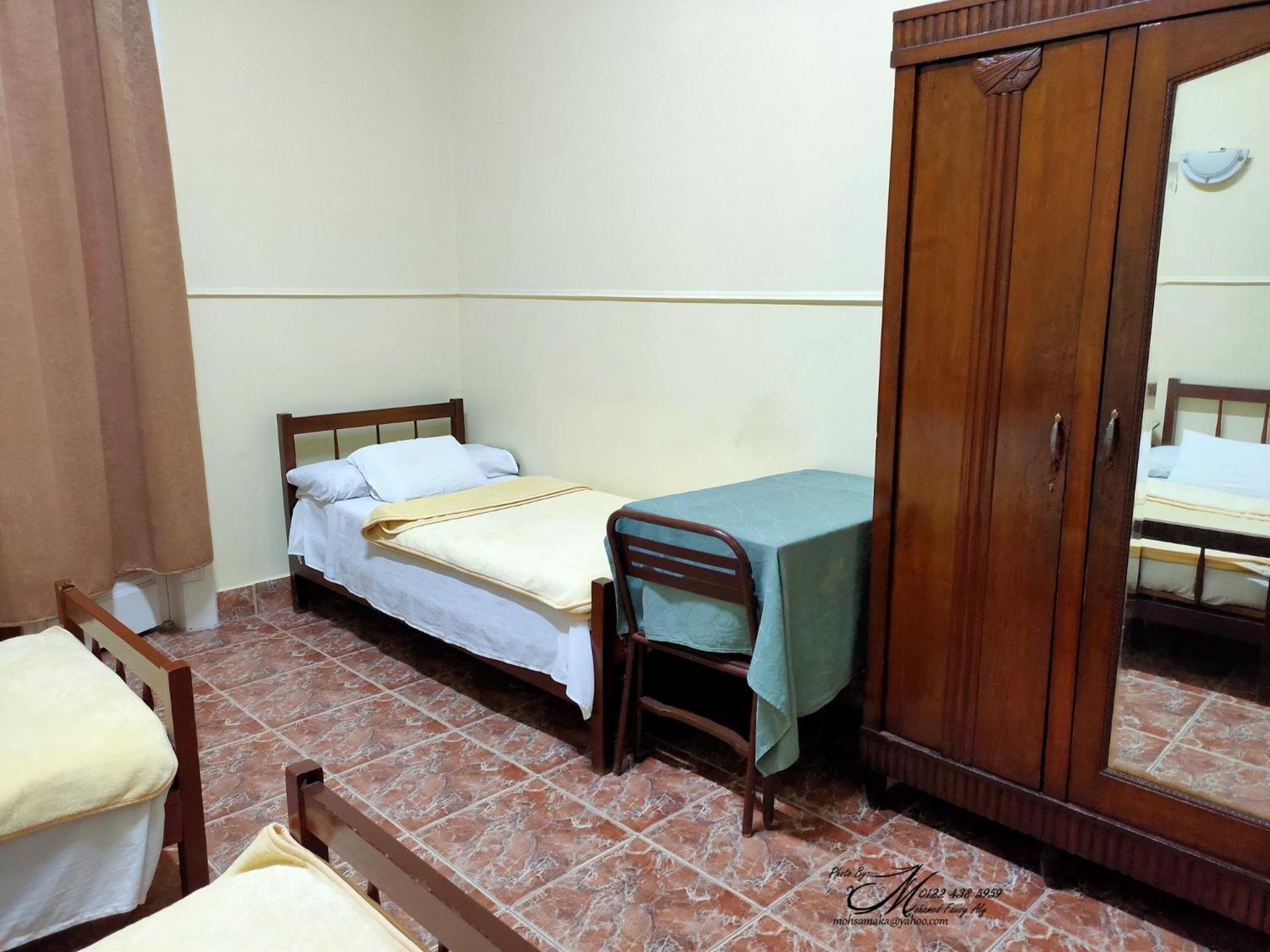Triomphe Hostel