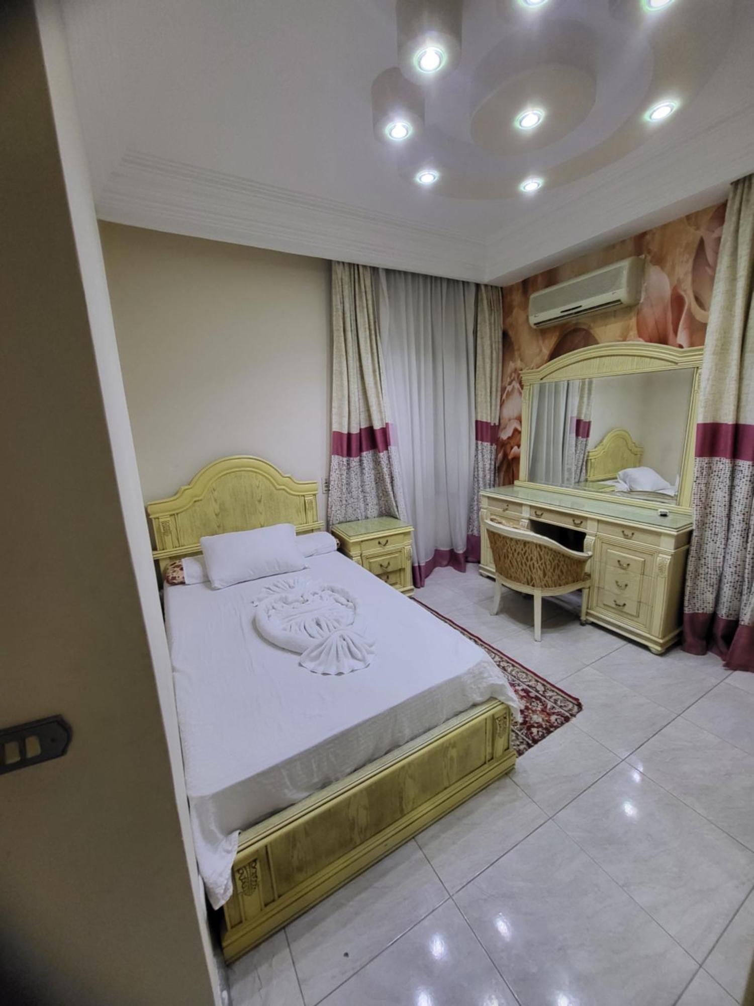 شقه فى ميامى بالاسكندريه مطله على البحر Alexandria