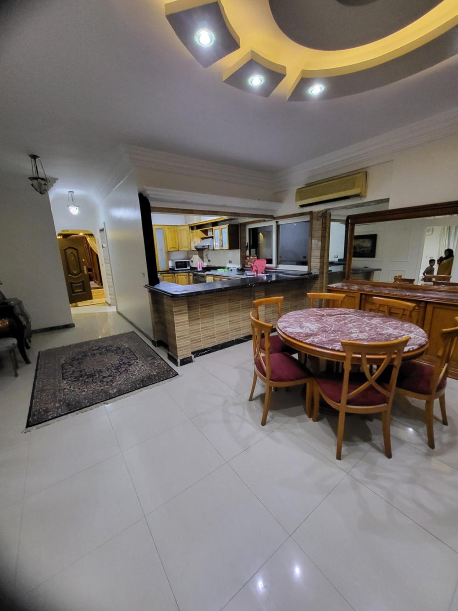 شقه فى ميامى بالاسكندريه مطله على البحر * Alexandria