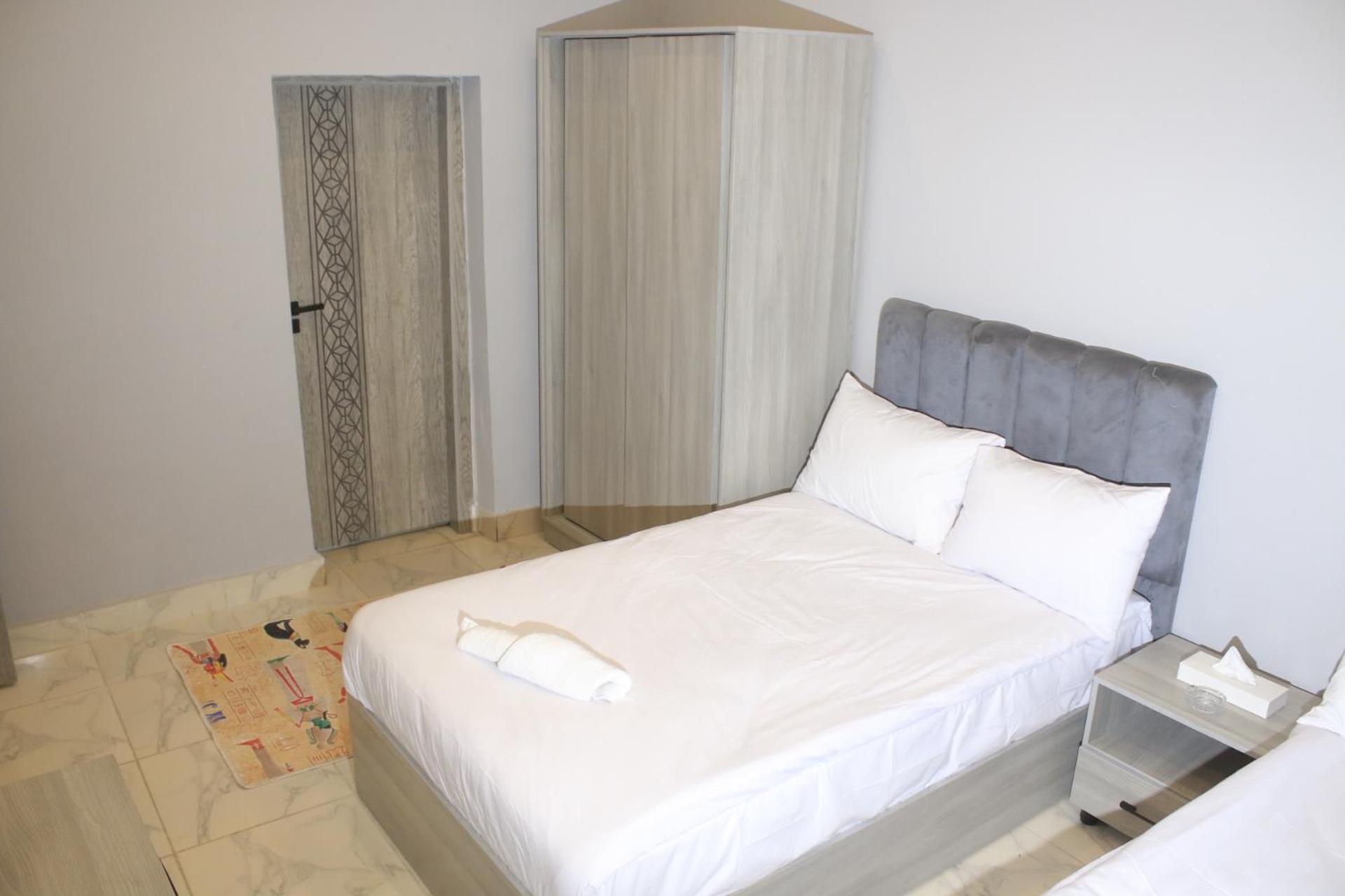 Habu Pyramids View 4* Kafret el-Gabal