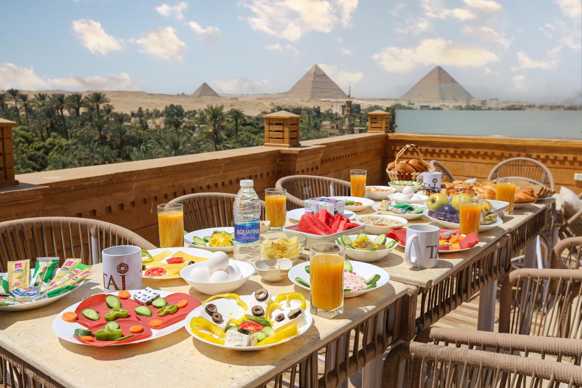 Taj Pyramids View Bed & Breakfast *