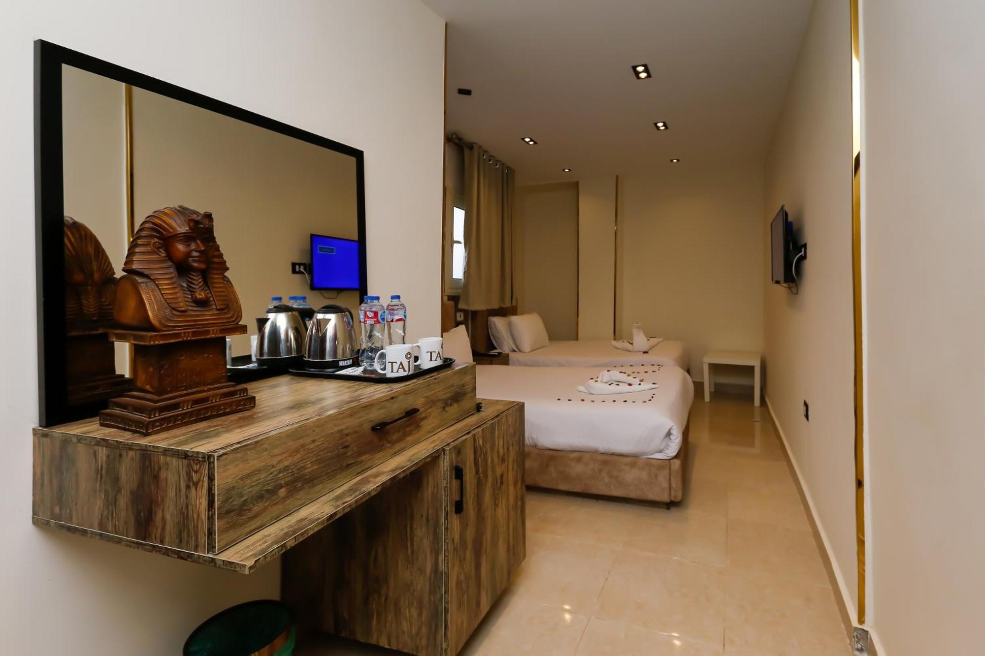 Taj Pyramids View Bed & Breakfast *