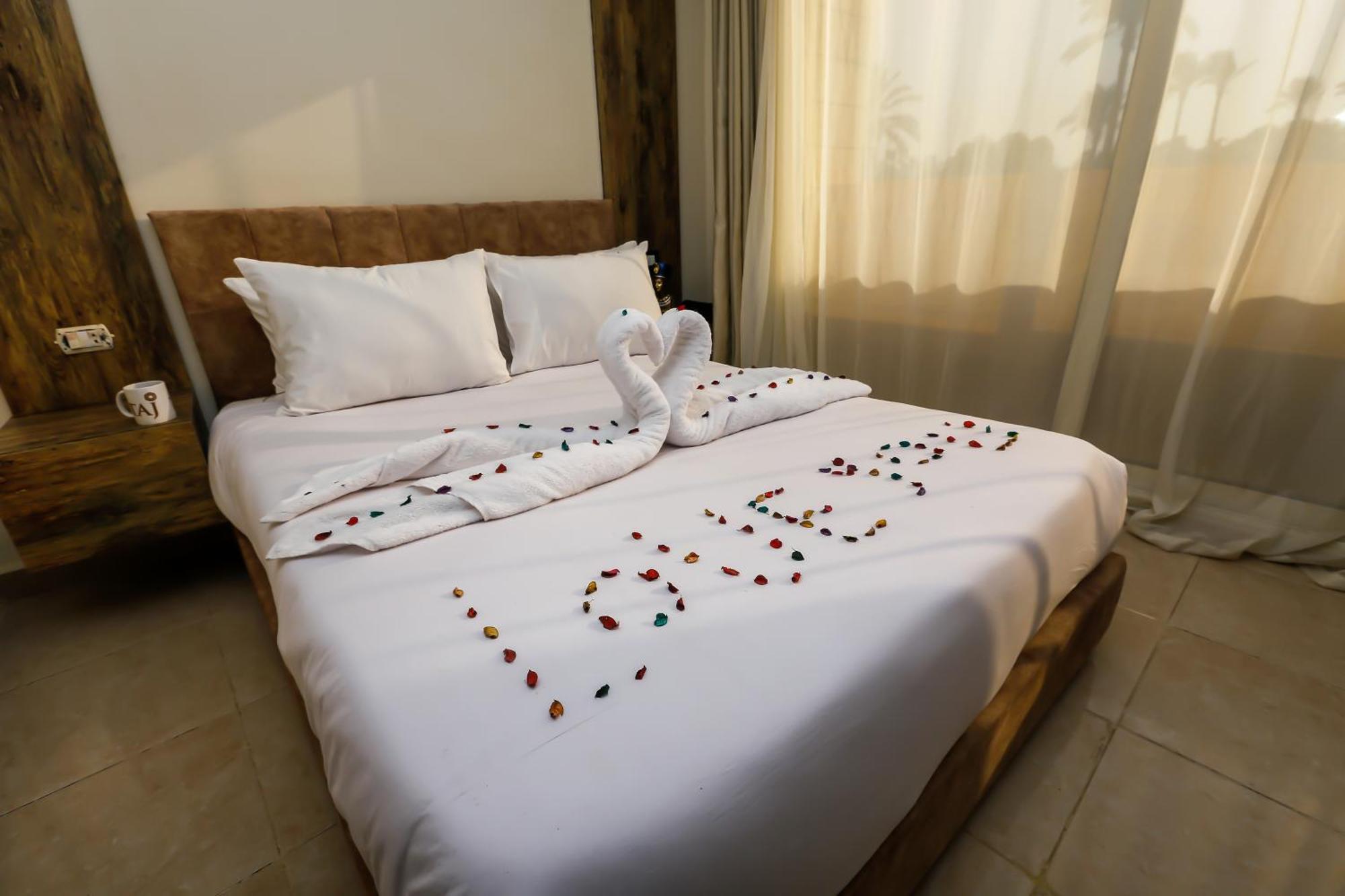 Taj Pyramids View Bed & Breakfast