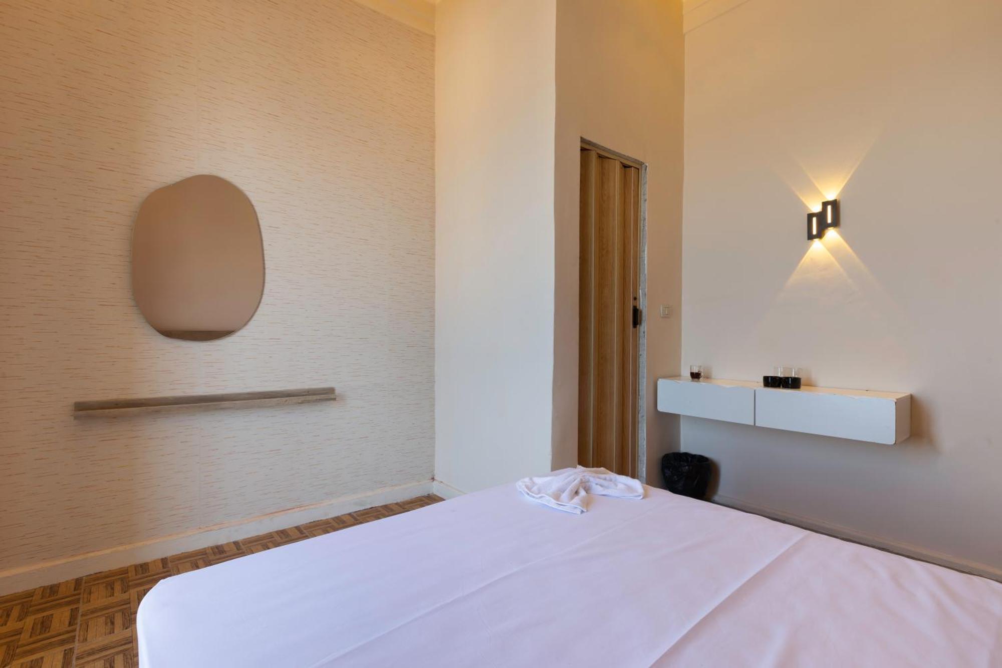 Hyat & Hotel