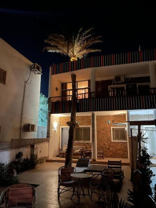 Apartment Front With Huge Roof Terrace *