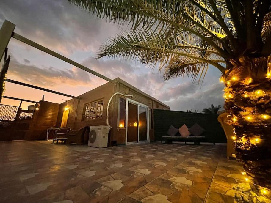 Front With Huge Roof Terrace *
