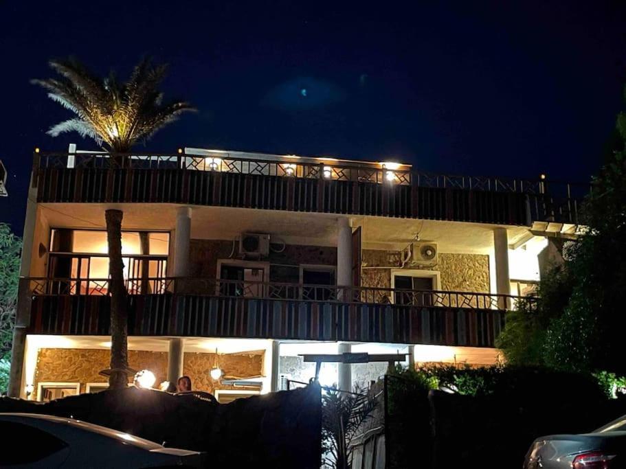 Front With Huge Roof Terrace Apartment *