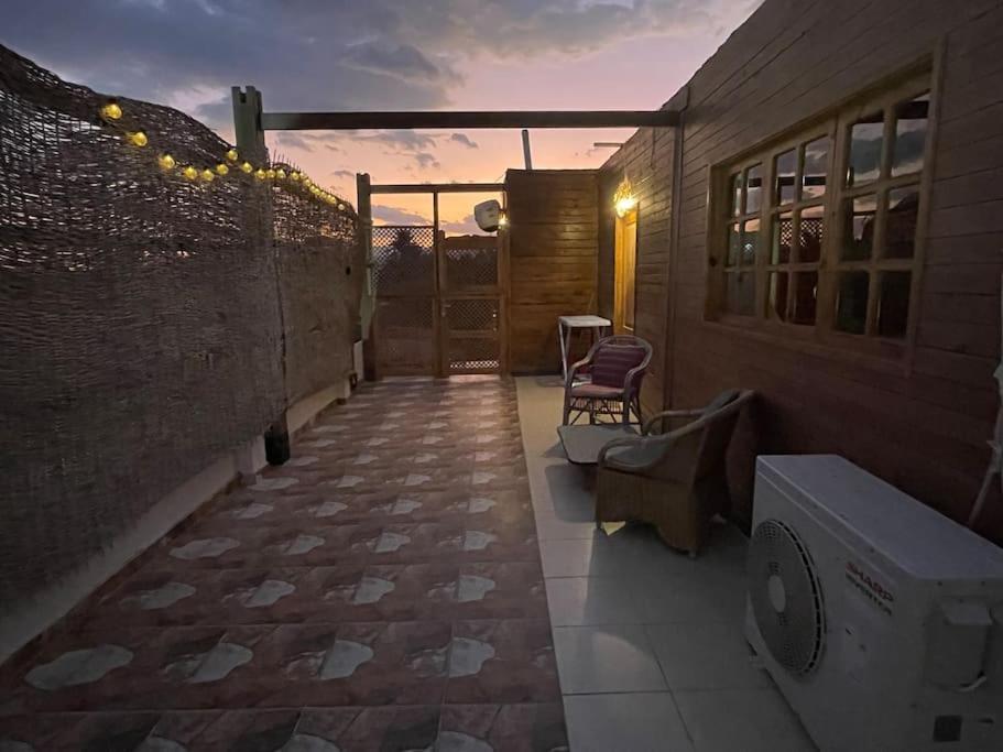 Apartment Front With Huge Roof Terrace *