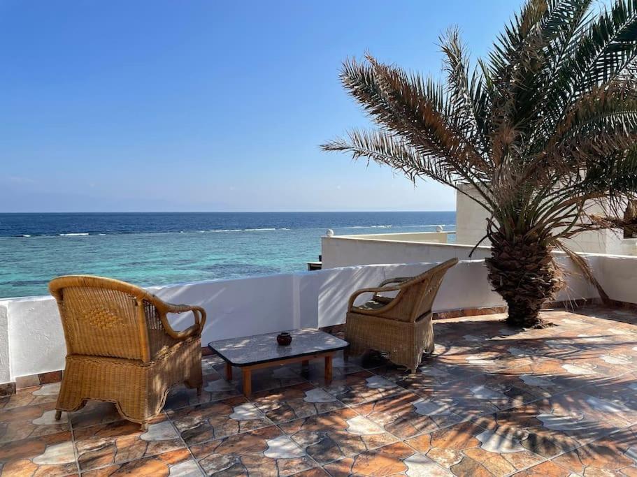 Front With Huge Roof Terrace Apartment *