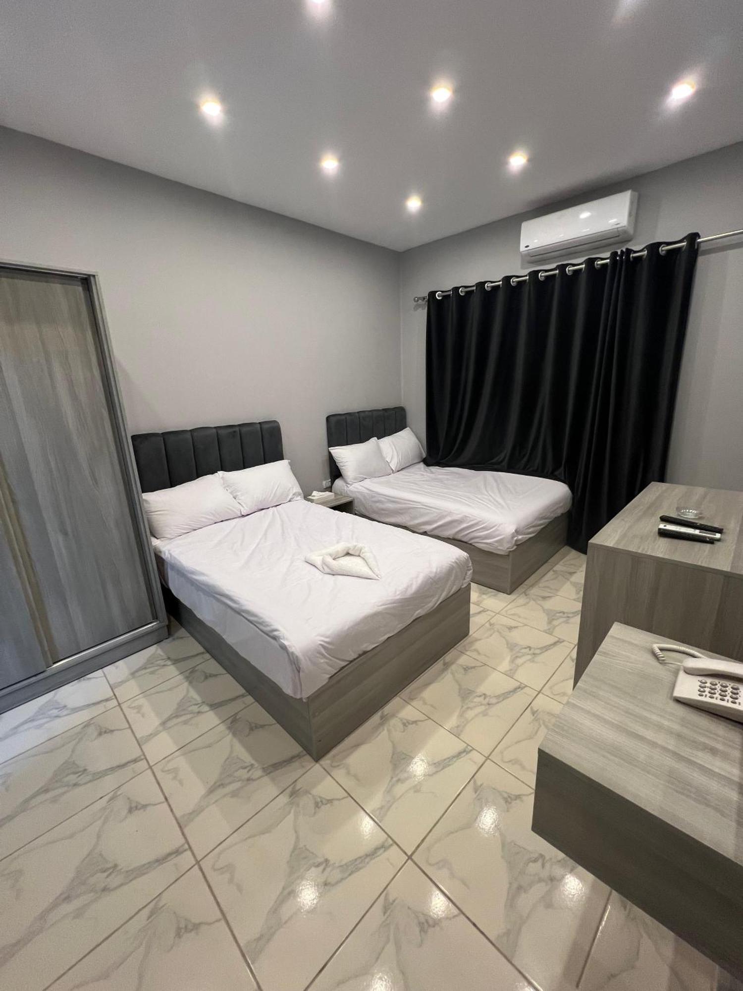 Habu Pyramids View 4* Kafret el-Gabal