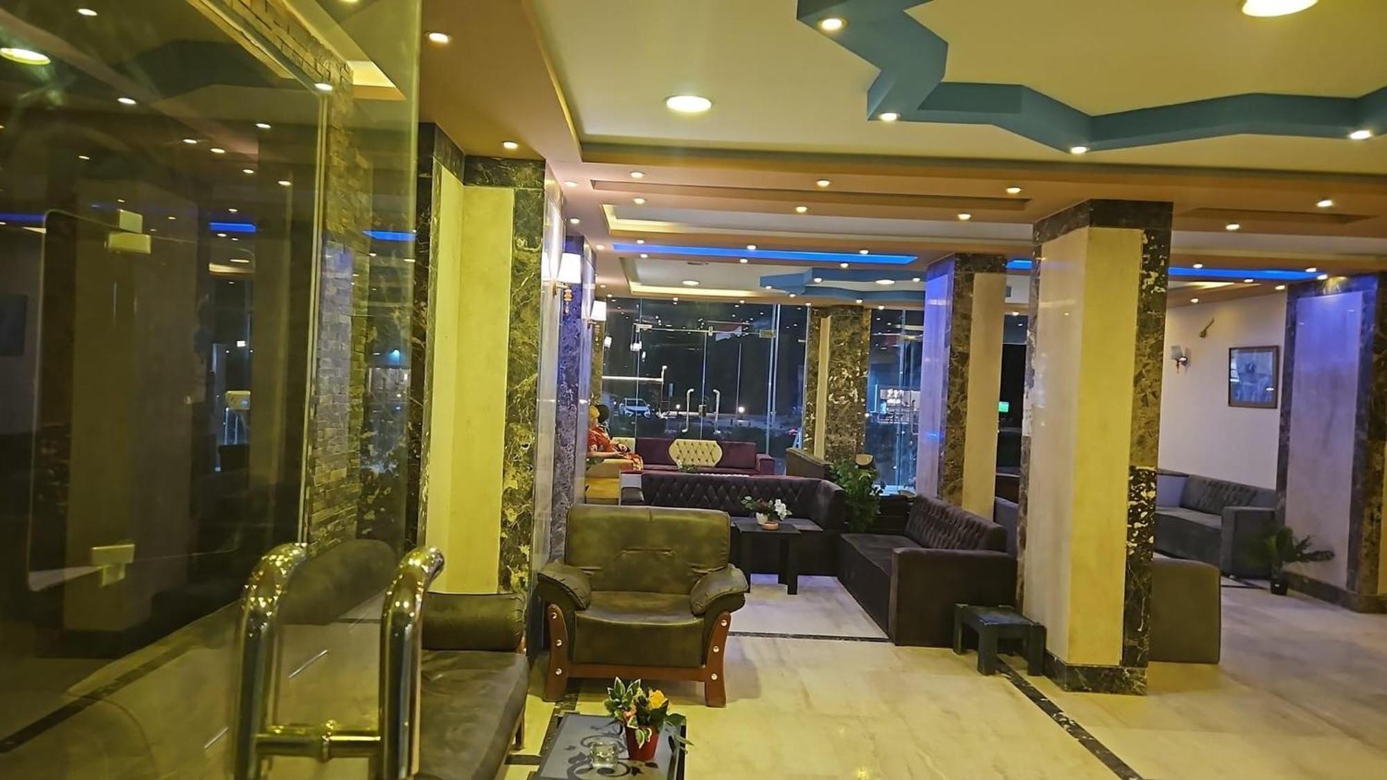 Fox House Apartment *