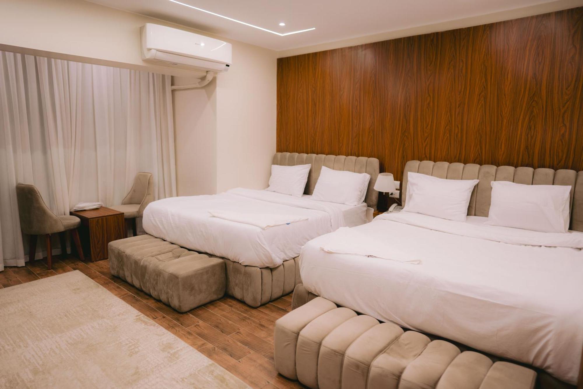 Tuya Great Pyramids 4*