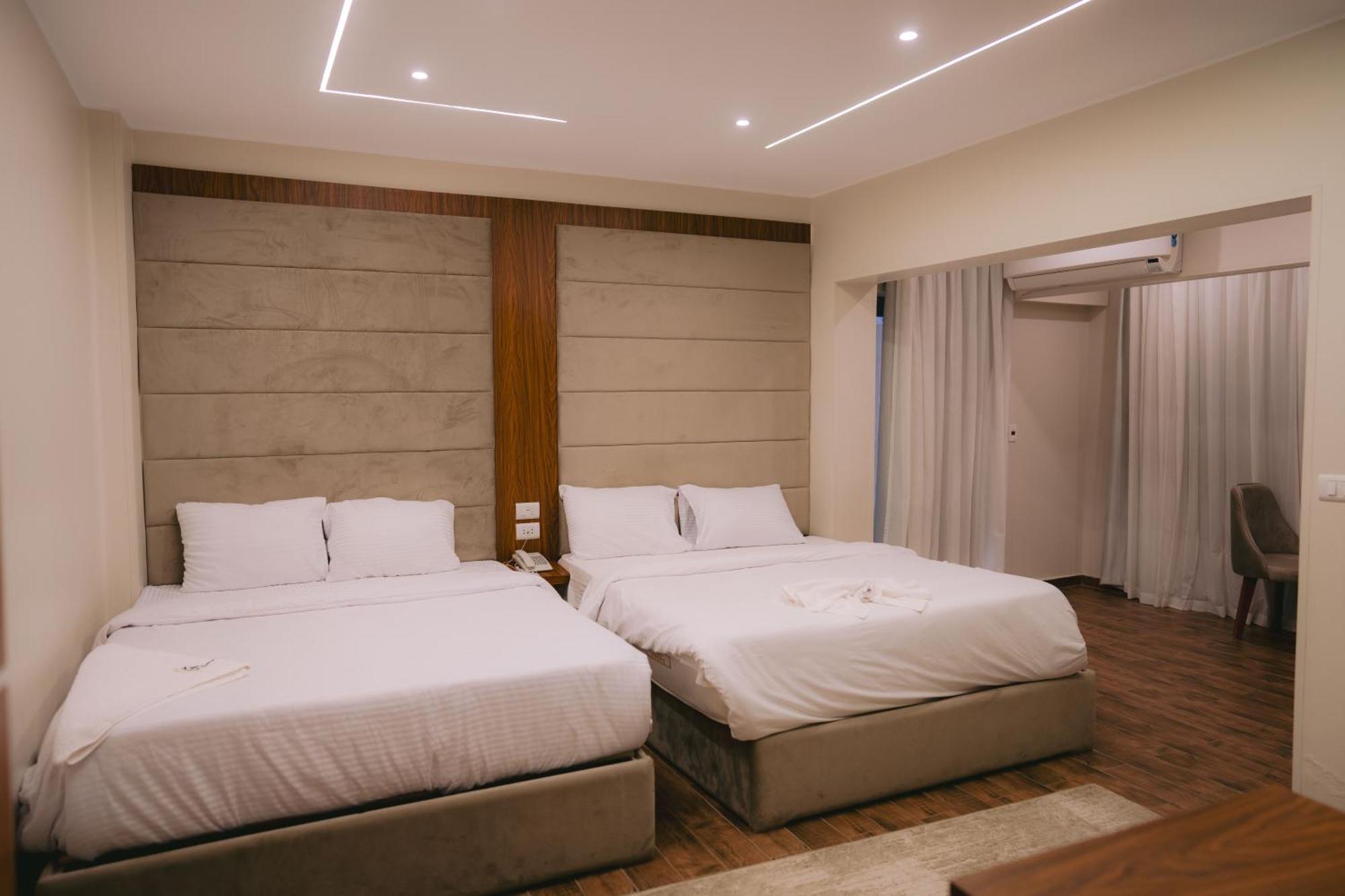 Tuya Great Pyramids 4*