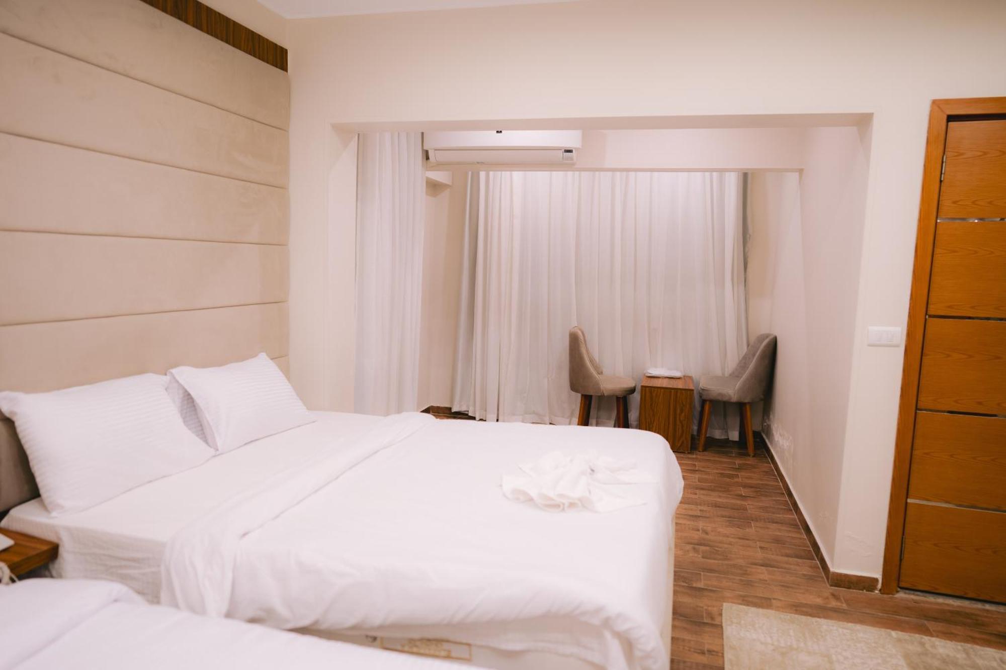 Tuya Great Pyramids Hotel Kafrat al Jabal