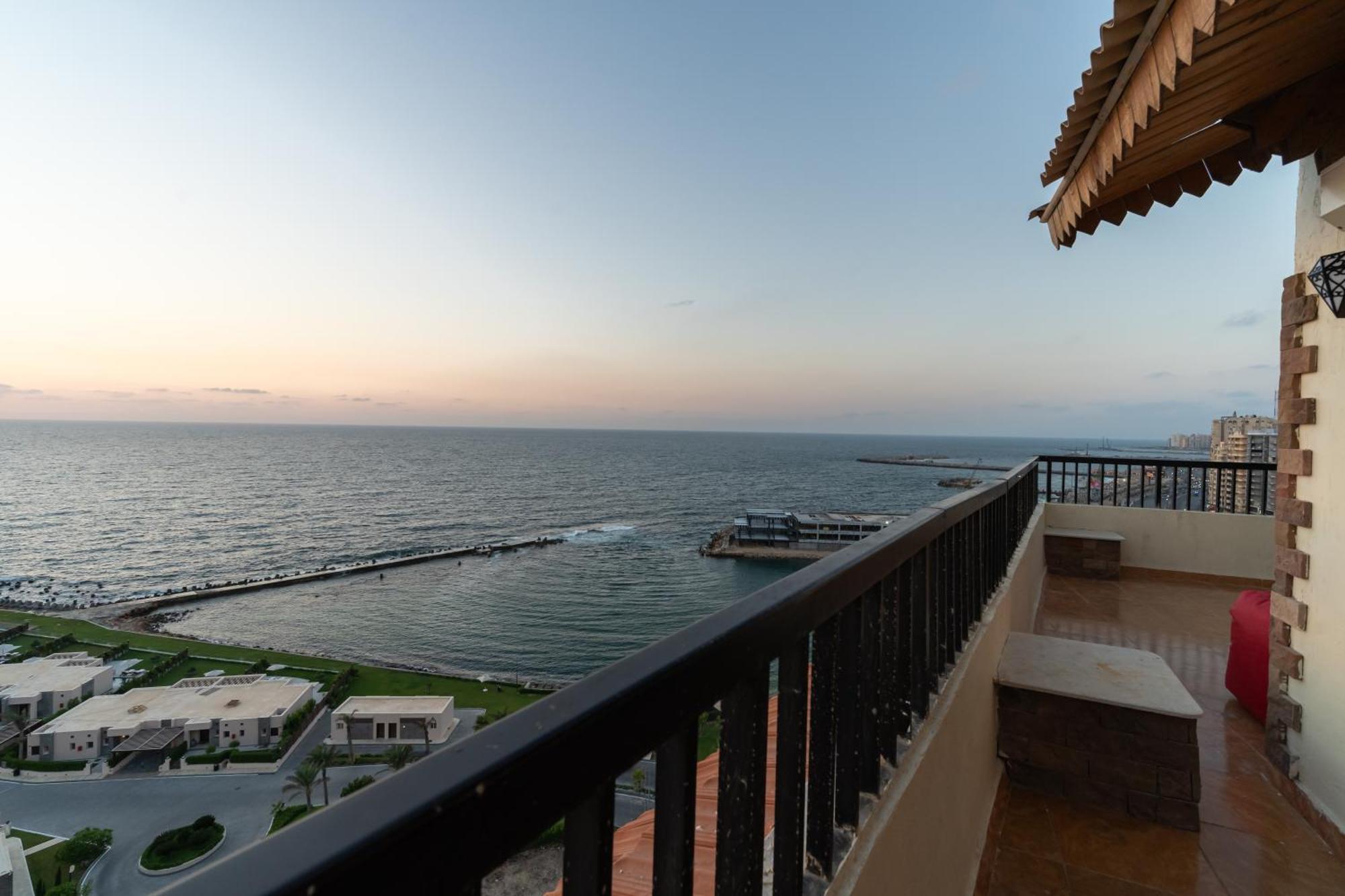 Nabeel Homes - Penthouse Duplex With Rooftop Apartment
