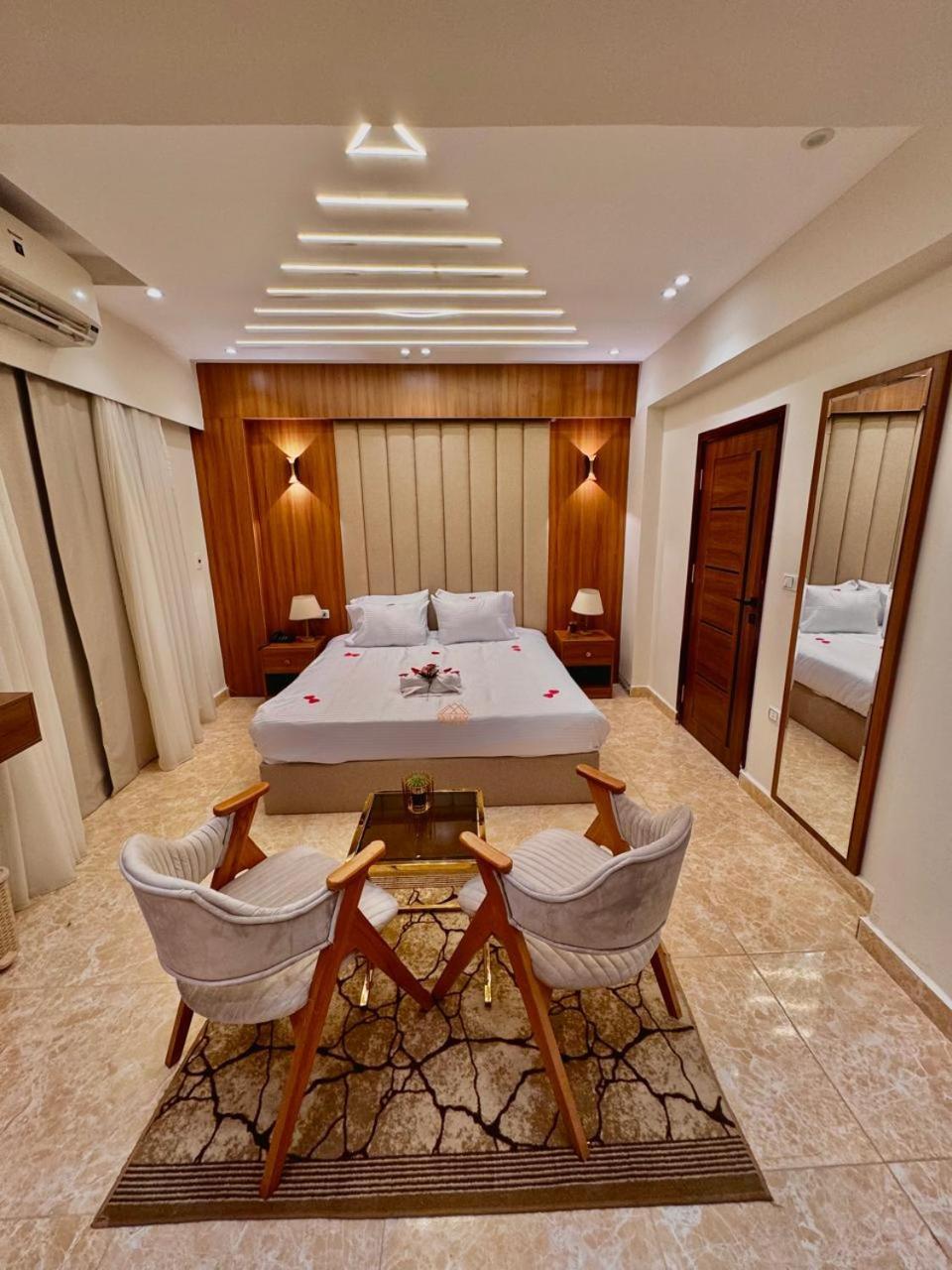 Hotel House Pyramids 3*